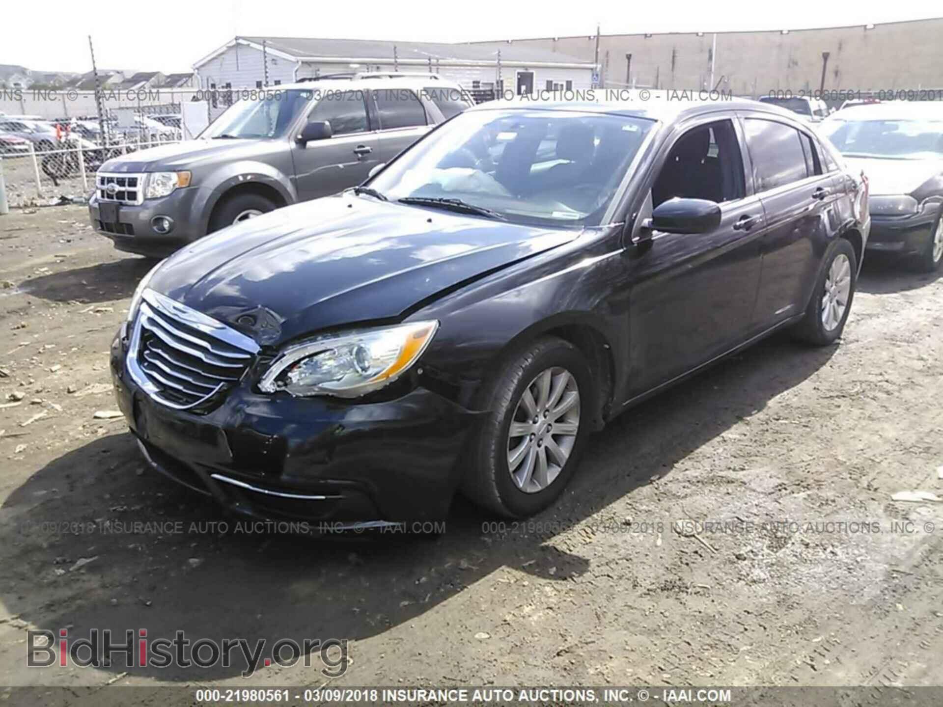 2012 Chrysler 200 - VIN: 1C3CCBBBXCN113724 - Фото 2