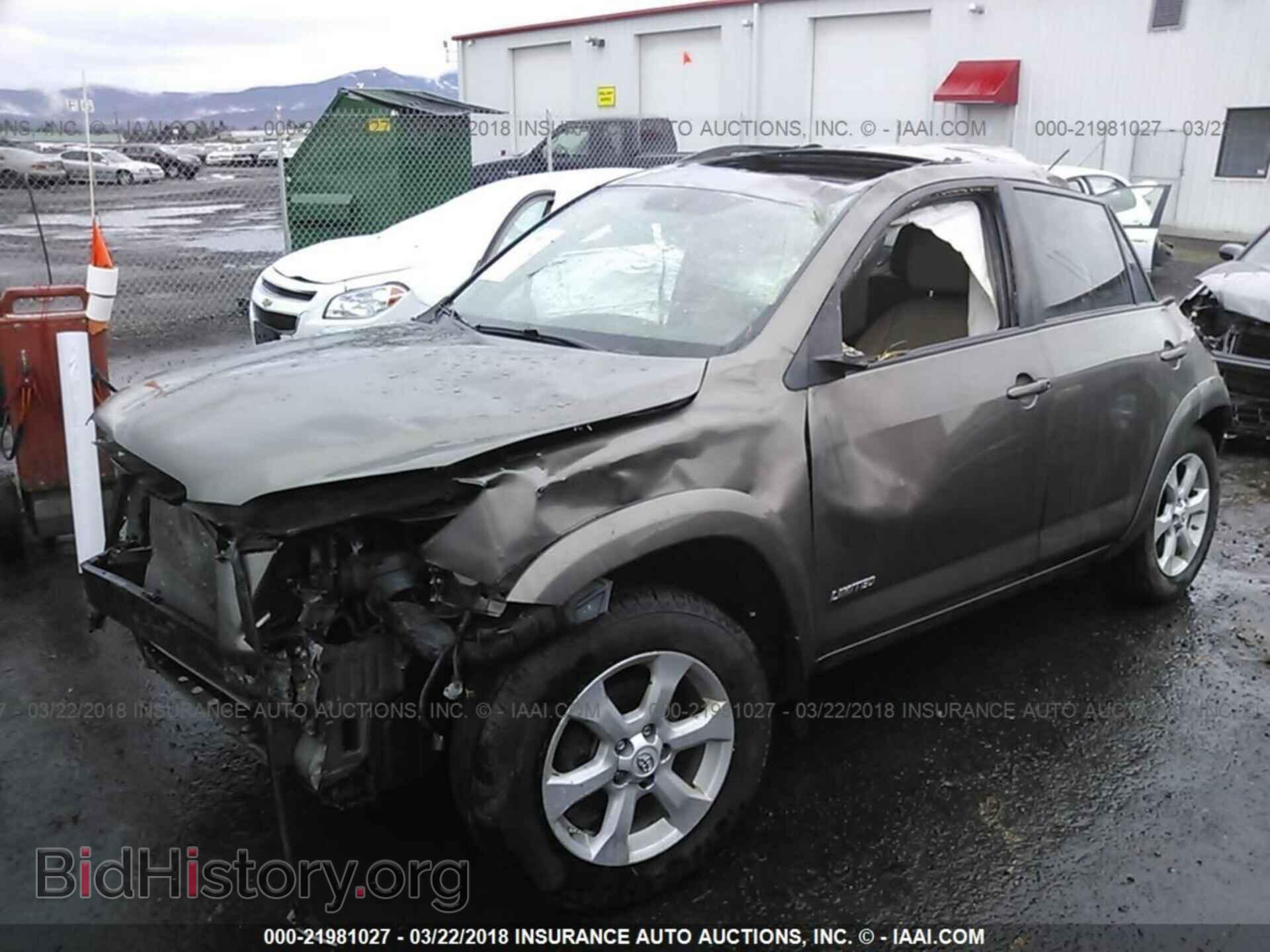2011 Toyota Rav4 - VIN: 2T3DK4DV9BW064433 - Фото 2