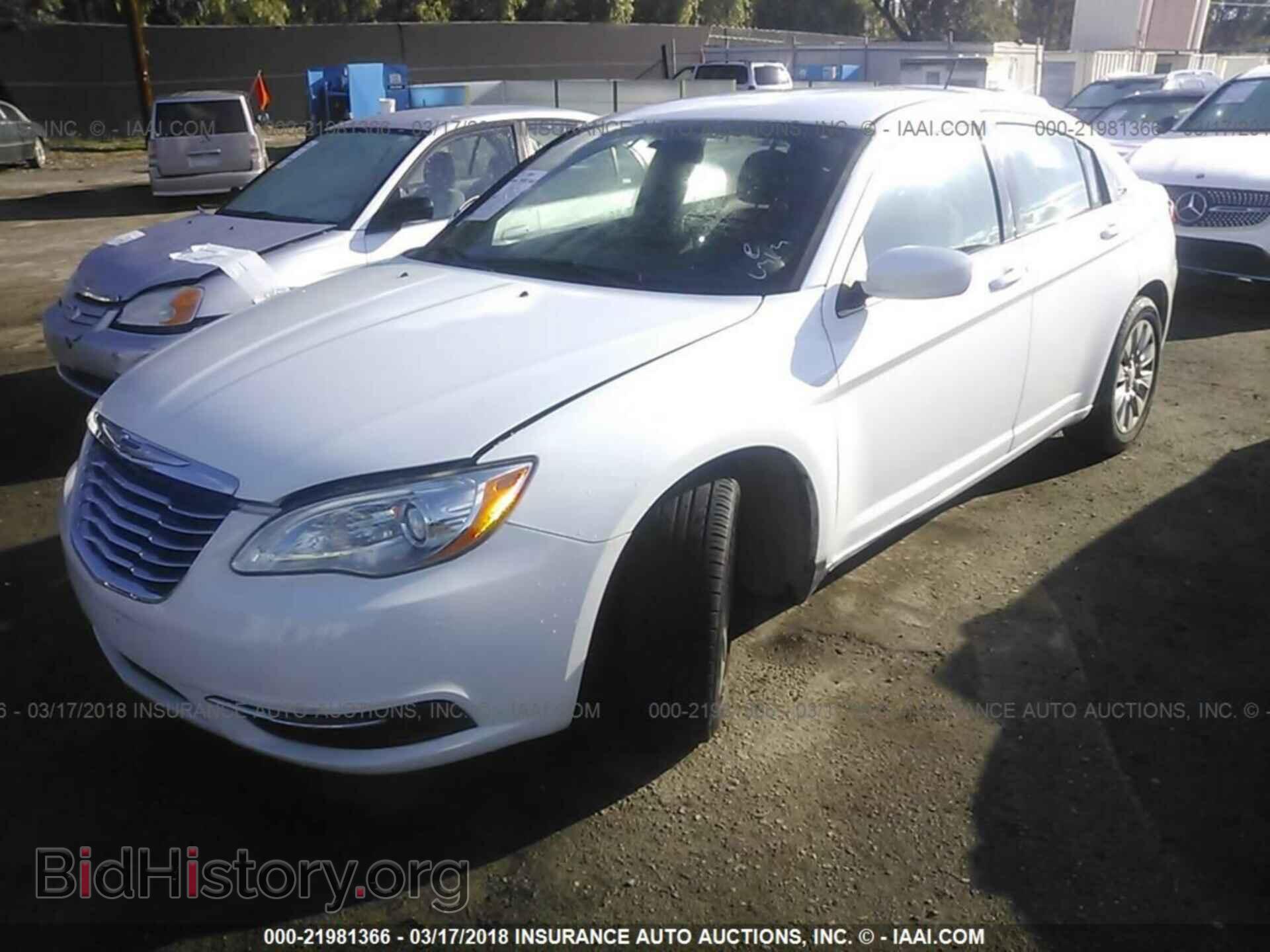 2011 Chrysler 200 - VIN: 1C3BC4FB4BN619694 - Фото 2