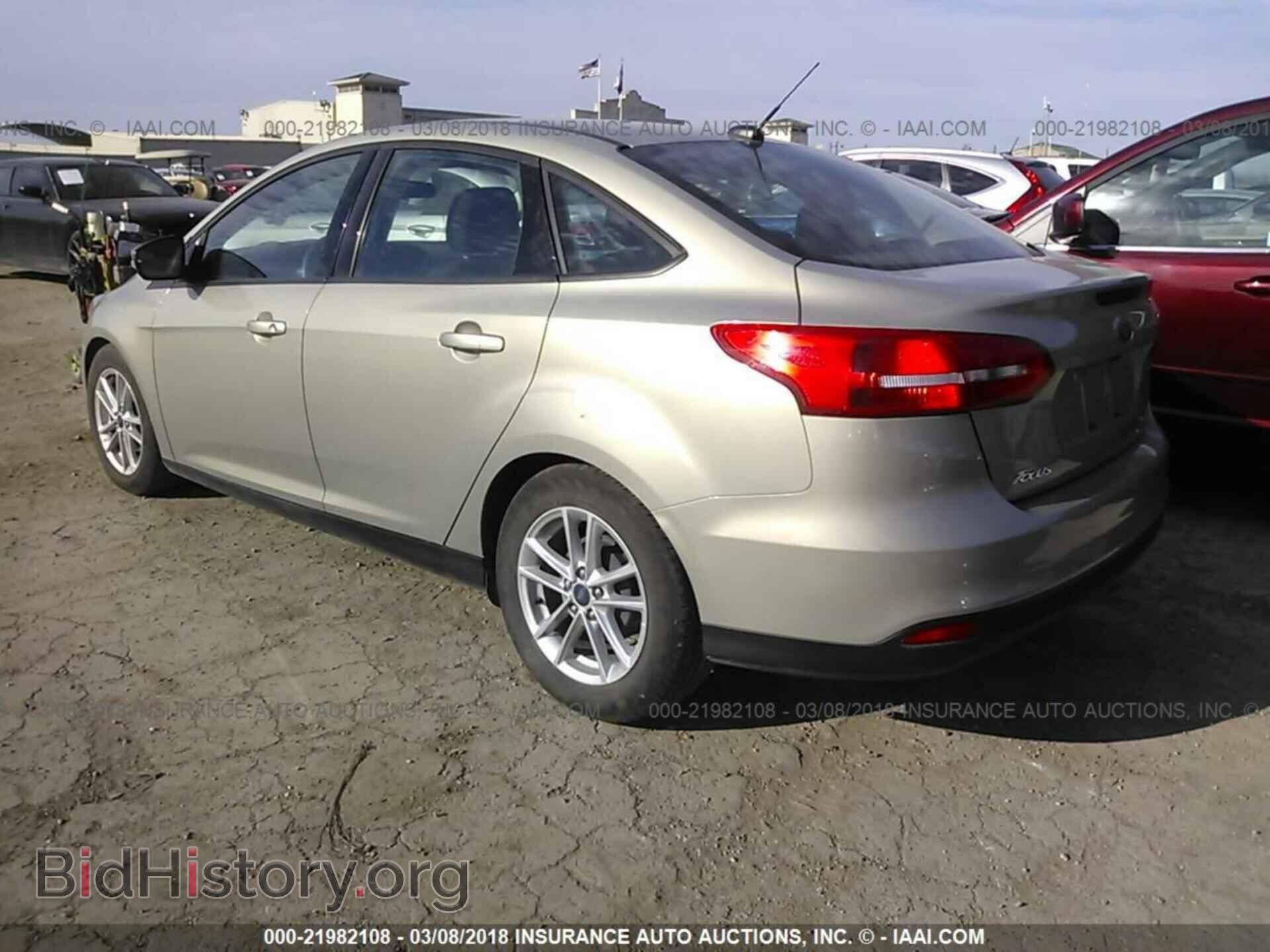 2016 Ford Focus - VIN: 1FADP3F26GL294607 - Photo 3