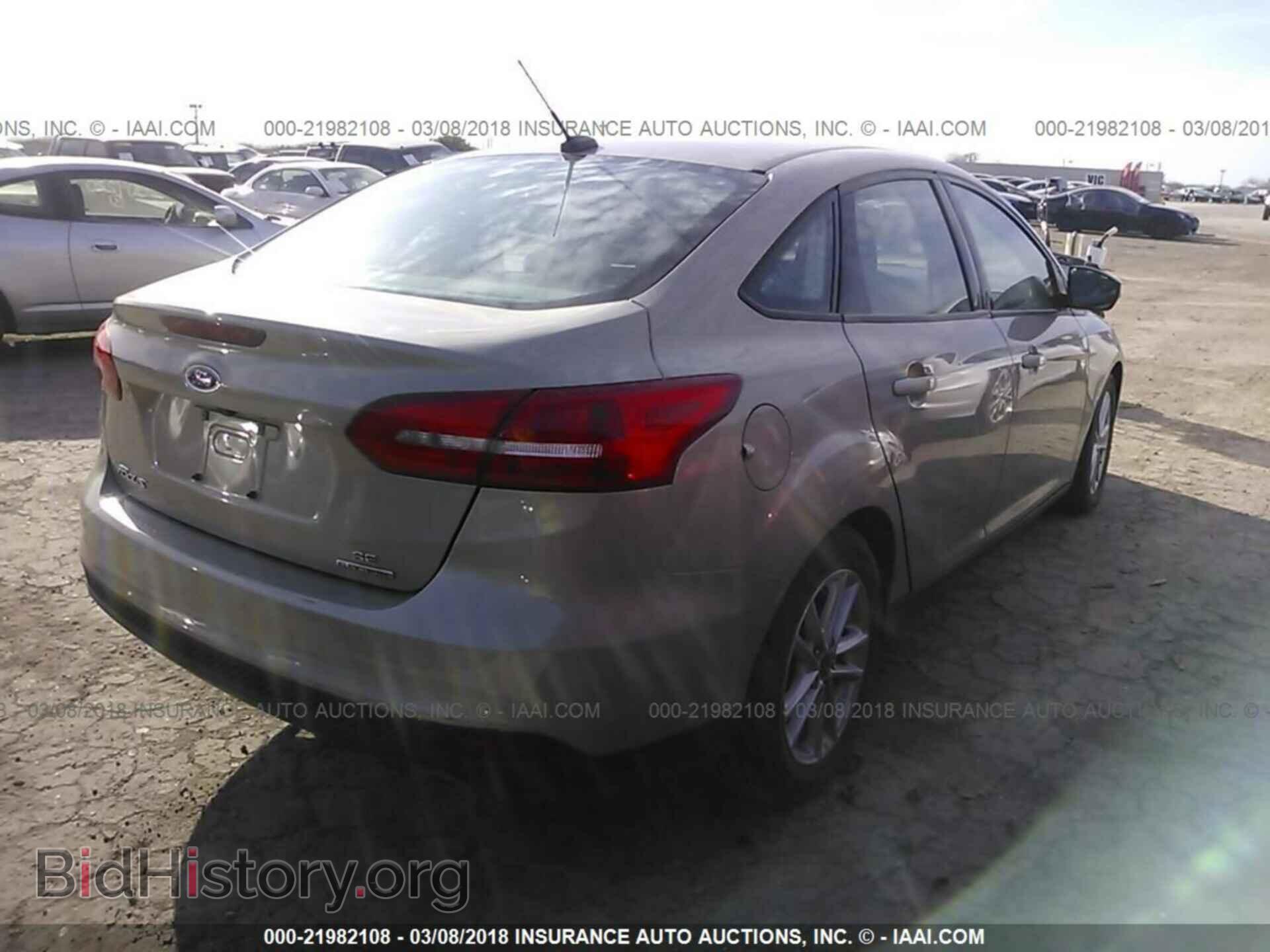 2016 Ford Focus - VIN: 1FADP3F26GL294607 - Photo 4