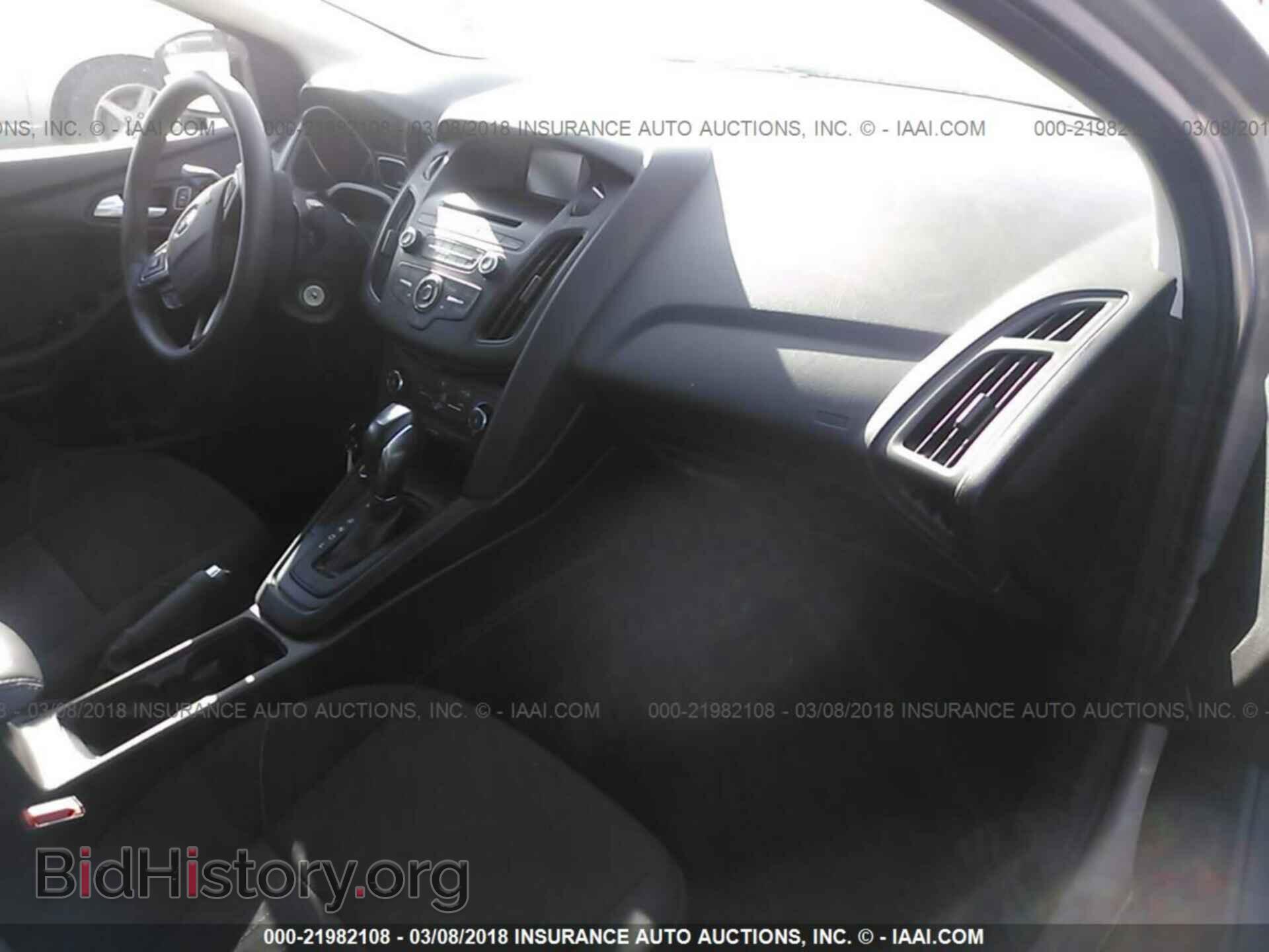 2016 Ford Focus - VIN: 1FADP3F26GL294607 - Photo 5