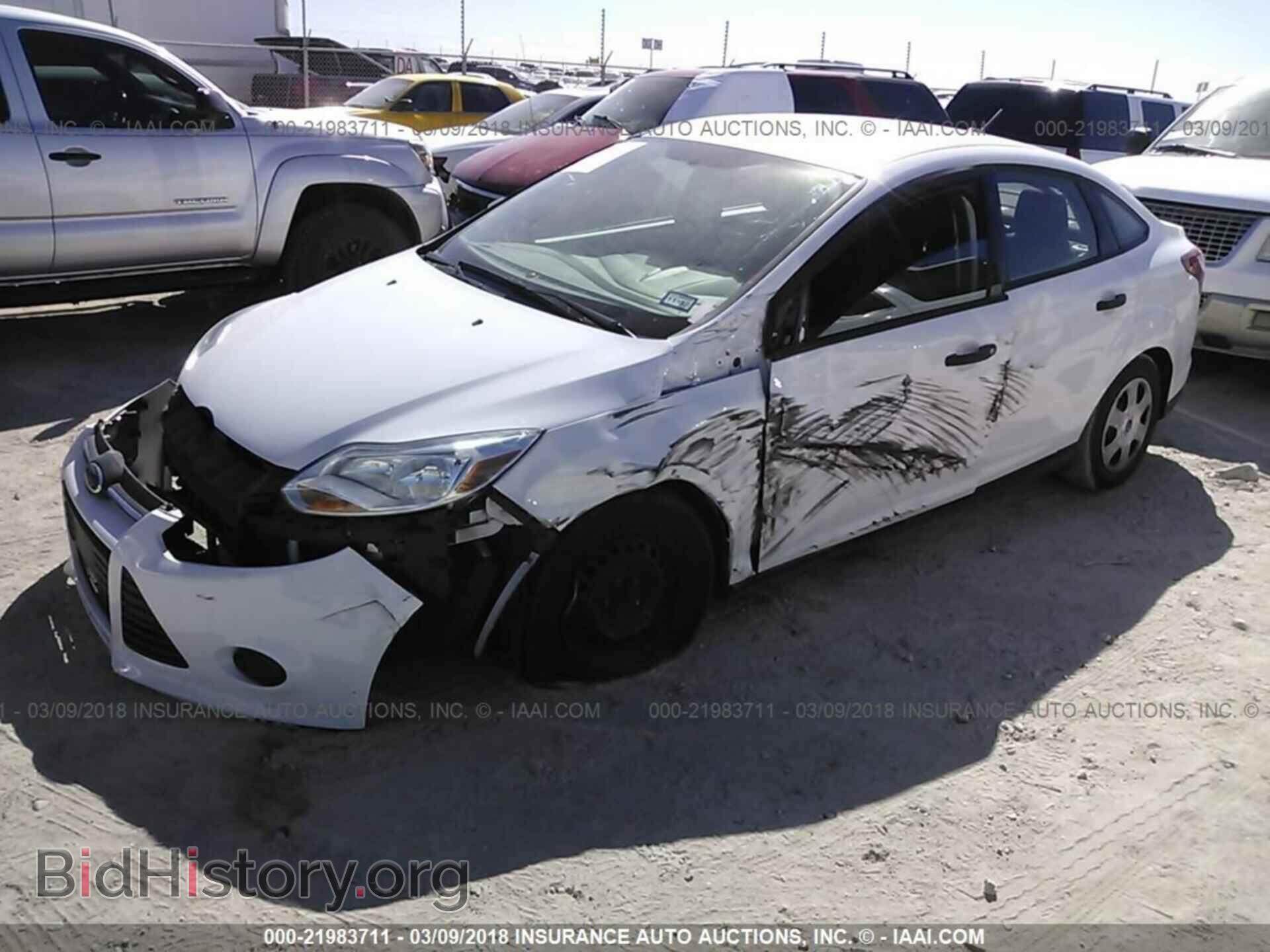 2012 Ford Focus - VIN: 1FAHP3E21CL240371 - Photo 2