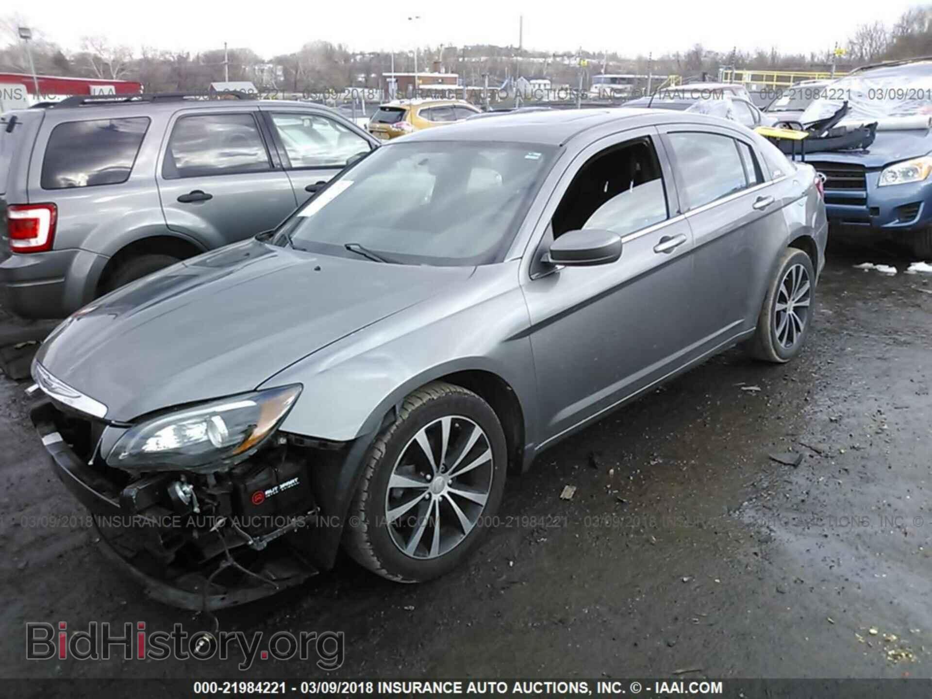 2013 Chrysler 200 - VIN: 1C3CCBBB5DN579773 - Photo 2