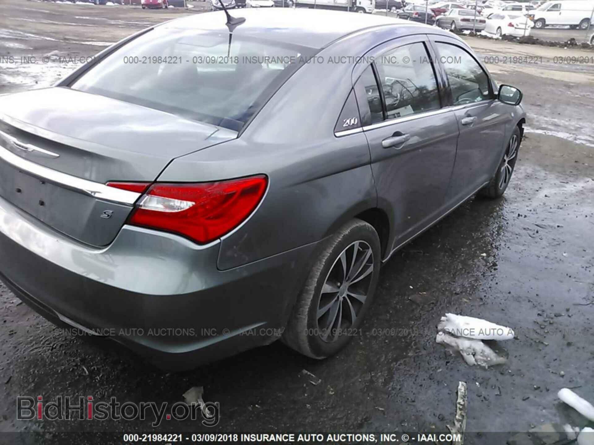 2013 Chrysler 200 - VIN: 1C3CCBBB5DN579773 - Photo 4