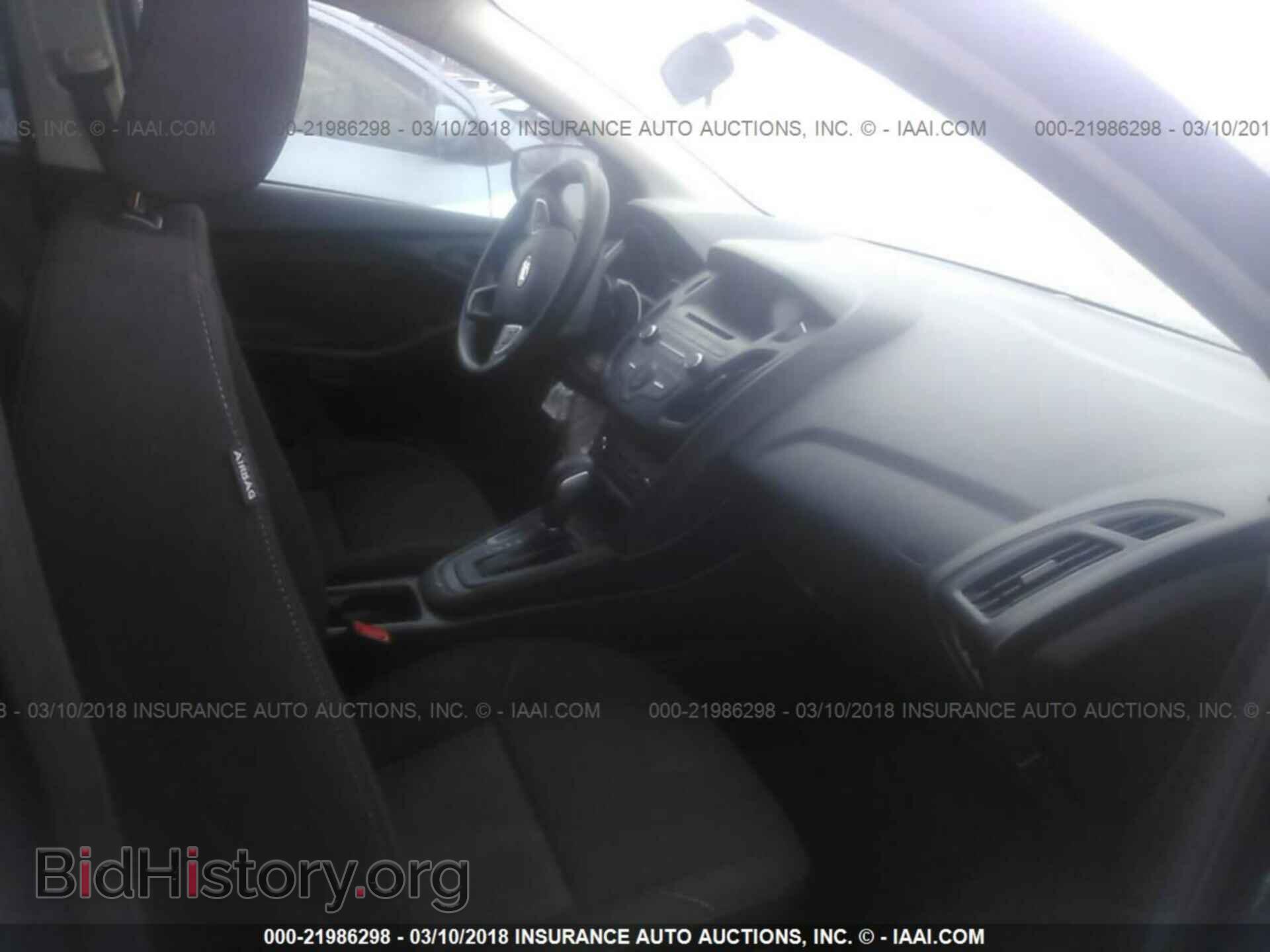 2016 Ford Focus - VIN: 1FADP3E23GL395671 - Photo 5
