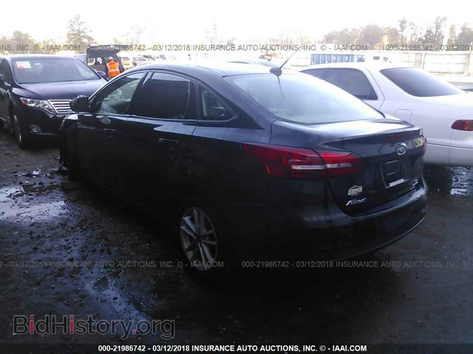 2016 Ford Focus - VIN: 1FADP3F21GL397238 - Photo 3
