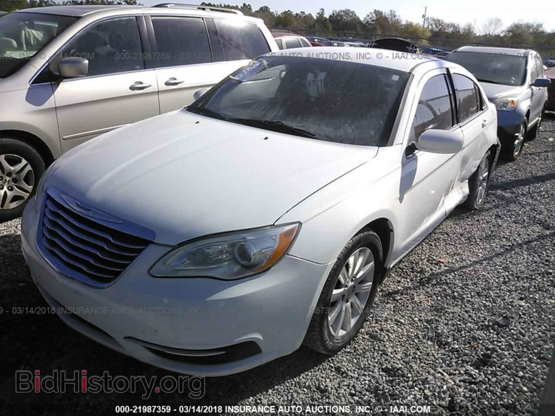 2013 Chrysler 200 - VIN: 1C3CCBBG4DN527420 - Photo 2