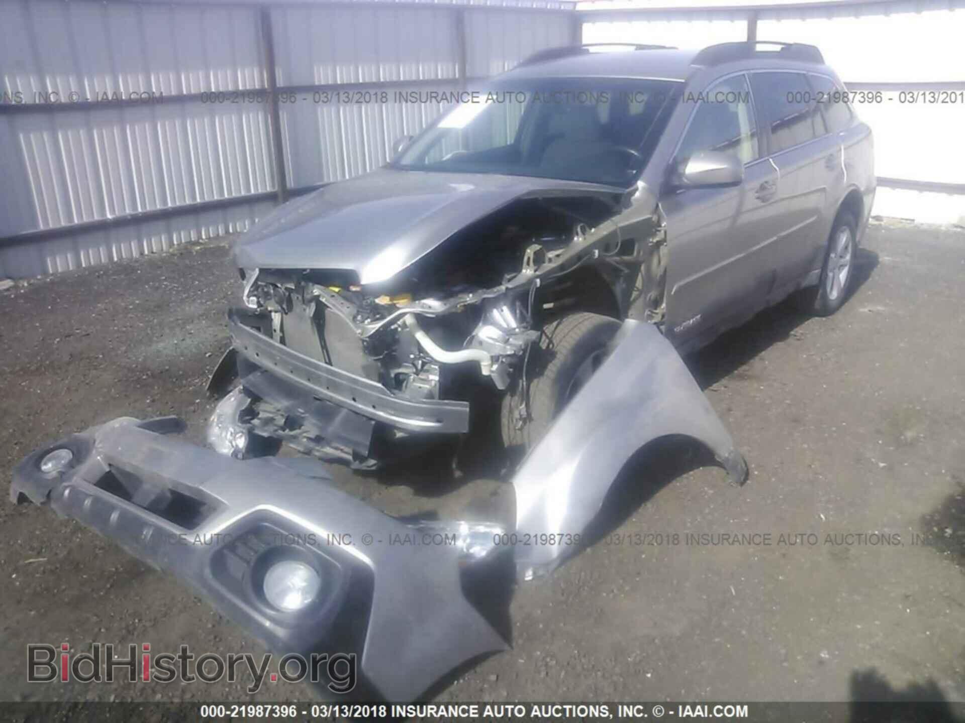 2014 Subaru Outback - VIN: 4S4BRBCC5E3260153 - Photo 2