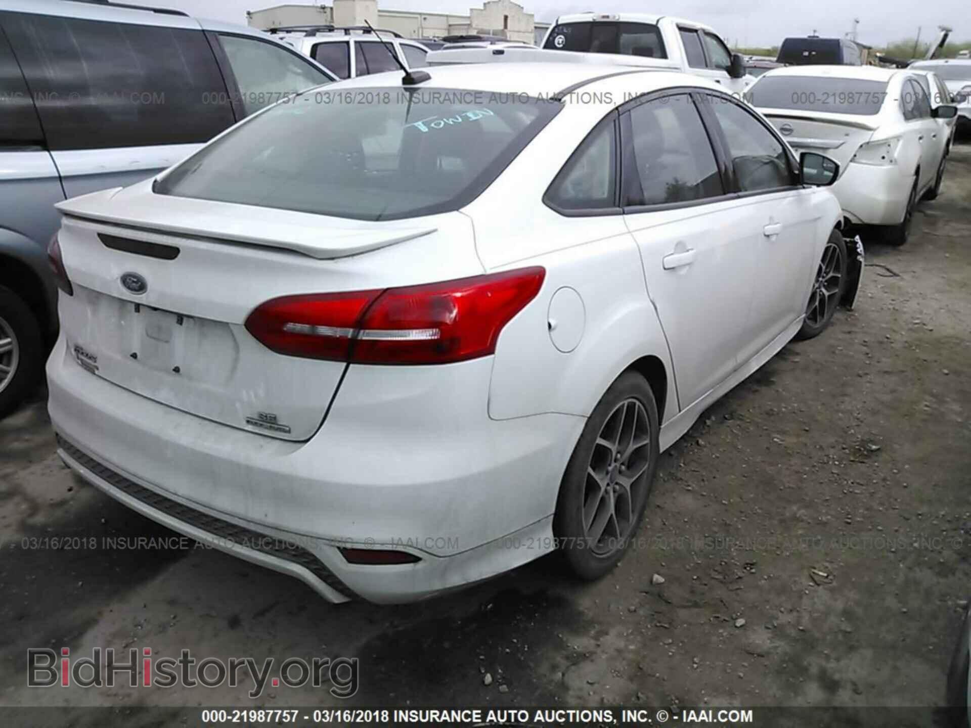 2015 Ford Focus - VIN: 1FADP3F23FL323737 - Photo 4