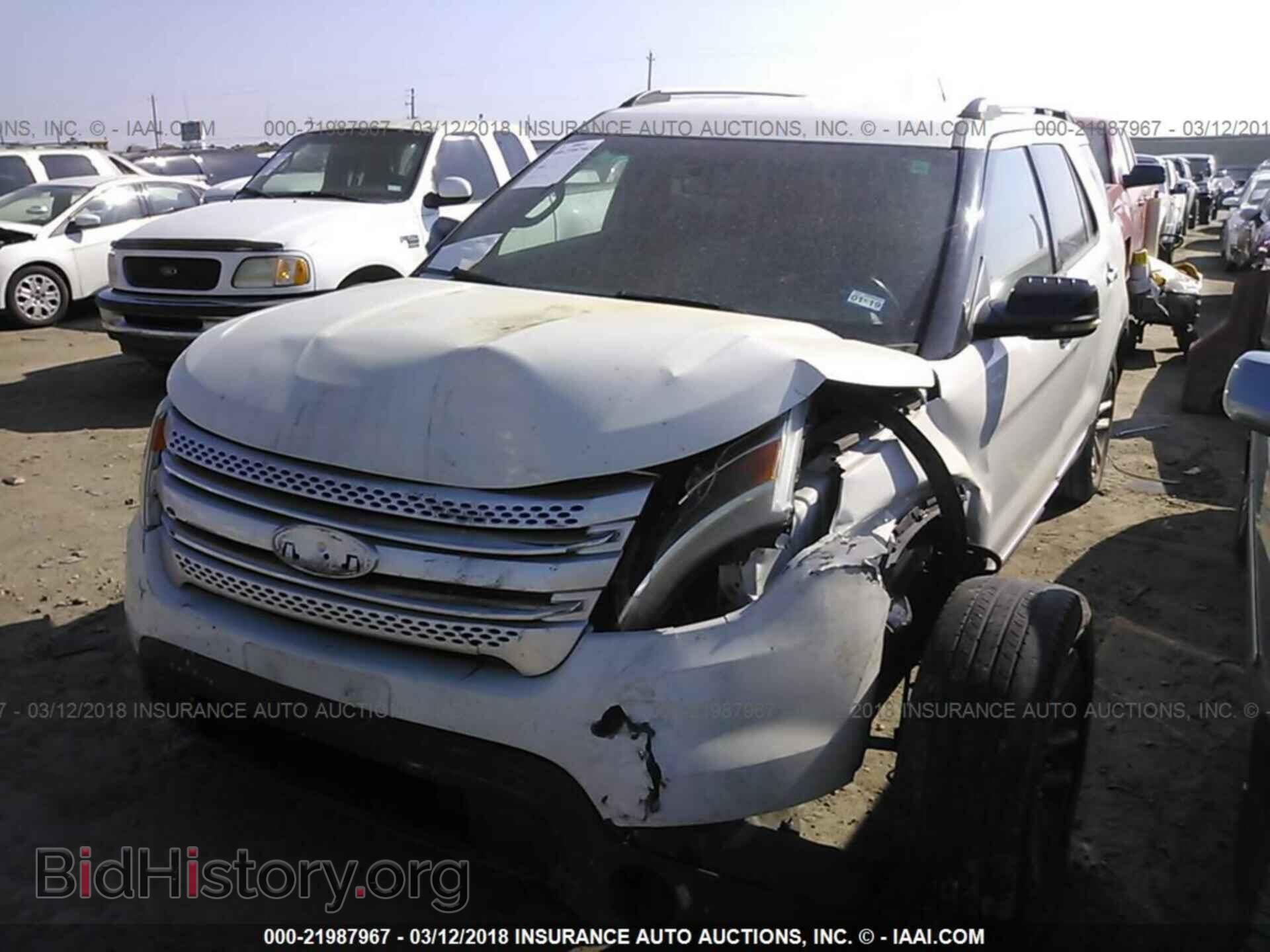 2011 Ford Explorer - VIN: 1FMHK7D82BGA11237 - Фото 2