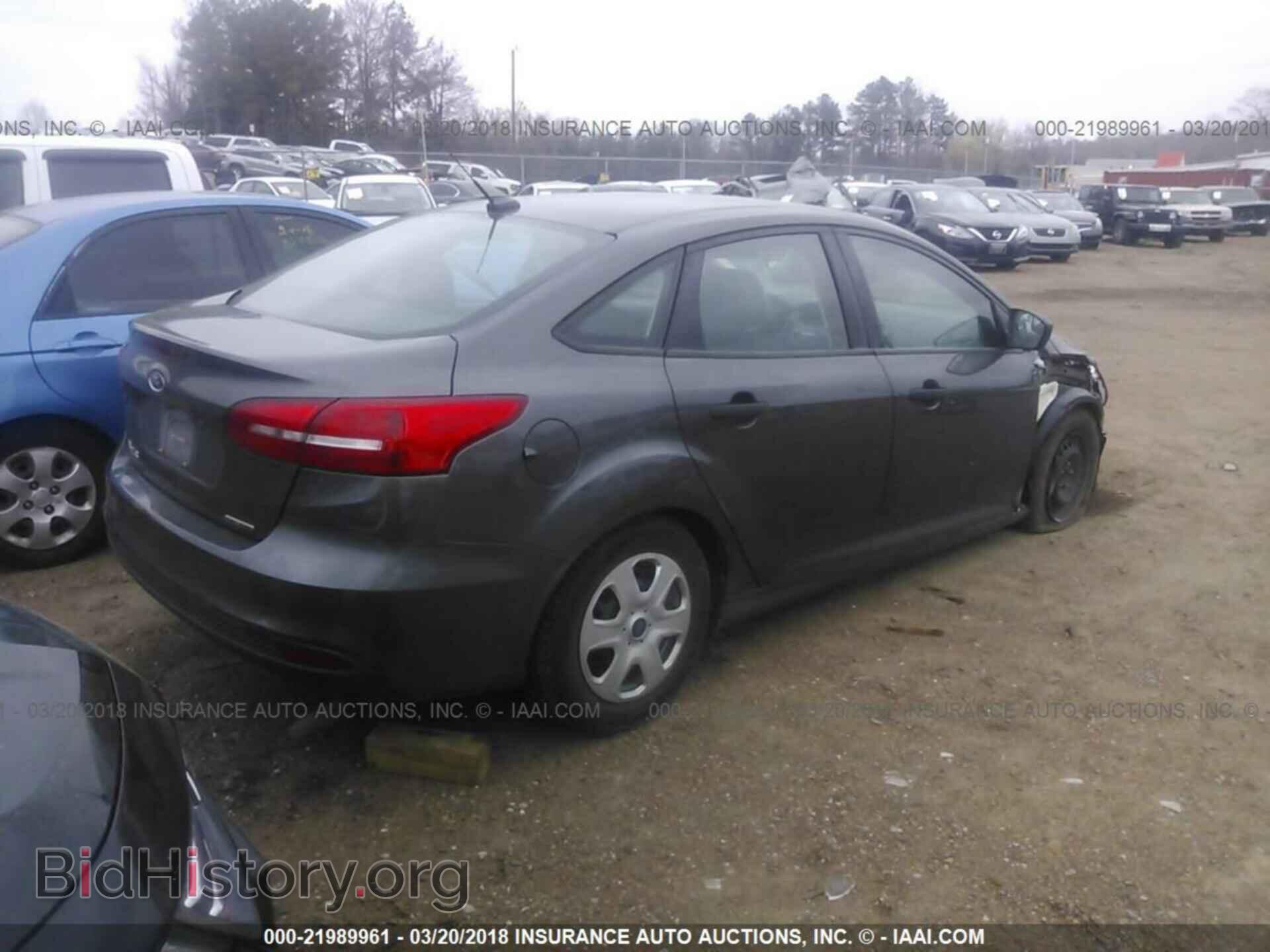 2016 Ford Focus - VIN: 1FADP3E22GL279880 - Фото 4