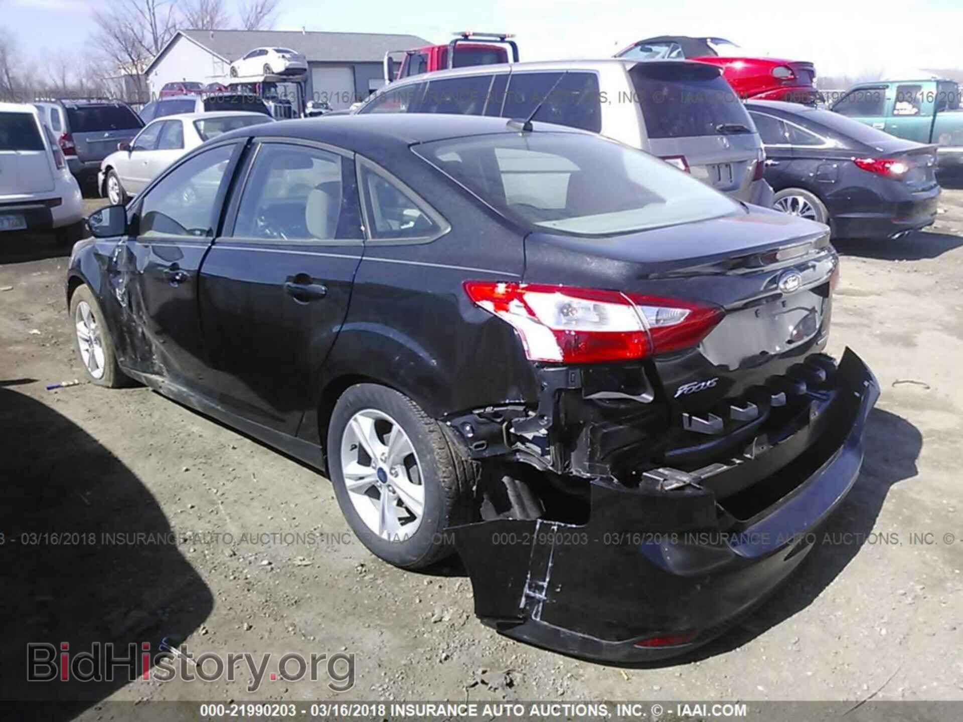 2014 Ford Focus - VIN: 1FADP3F22EL418272 - Photo 3