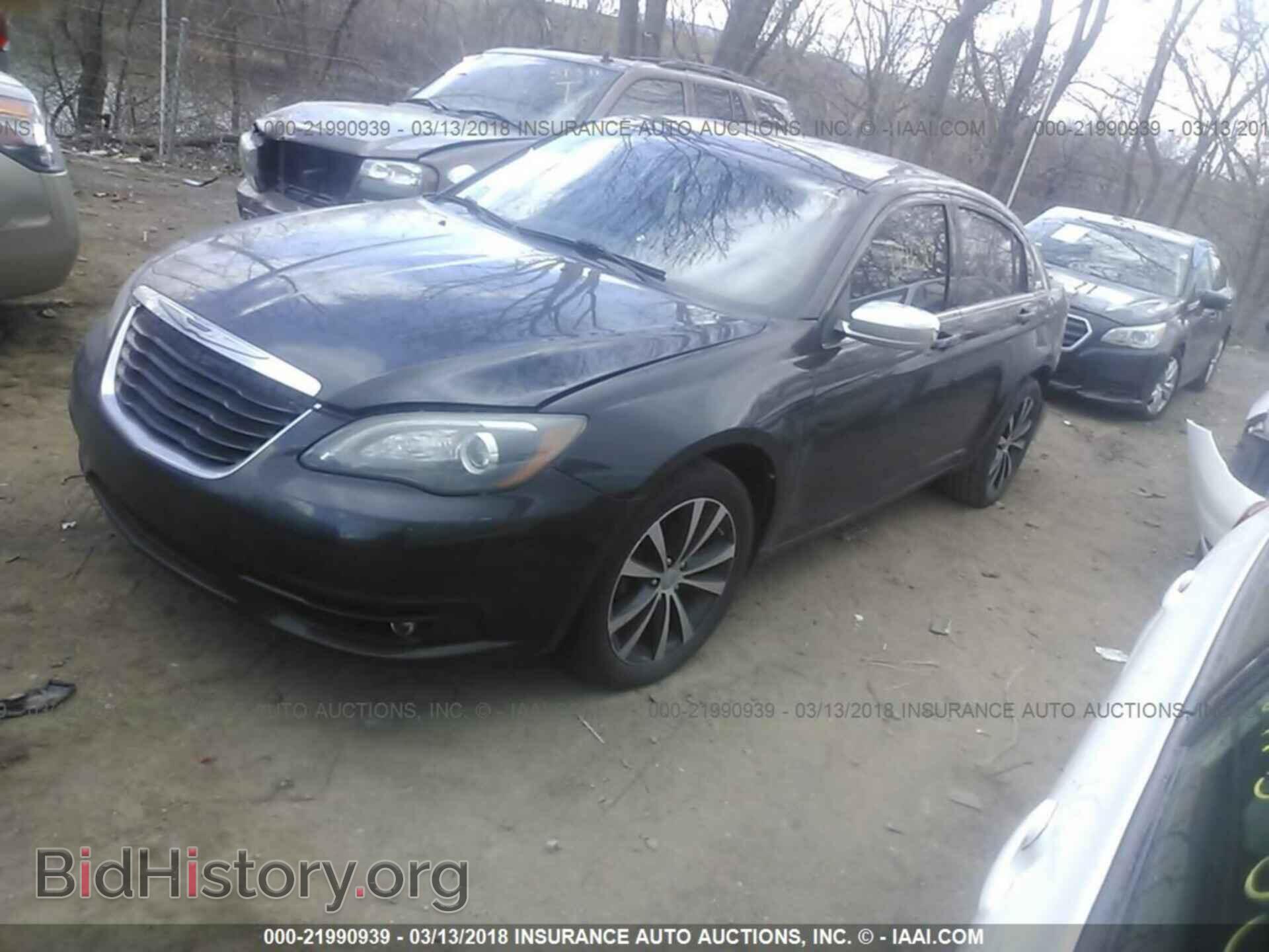 2013 Chrysler 200 - VIN: 1C3CCBBB1DN579589 - Photo 2