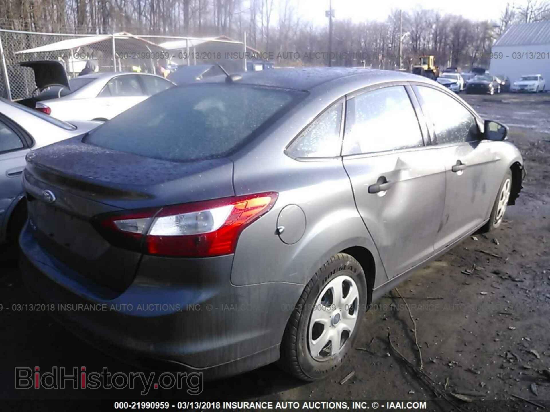 2013 Ford Focus - VIN: 1FADP3E21DL175182 - Photo 4