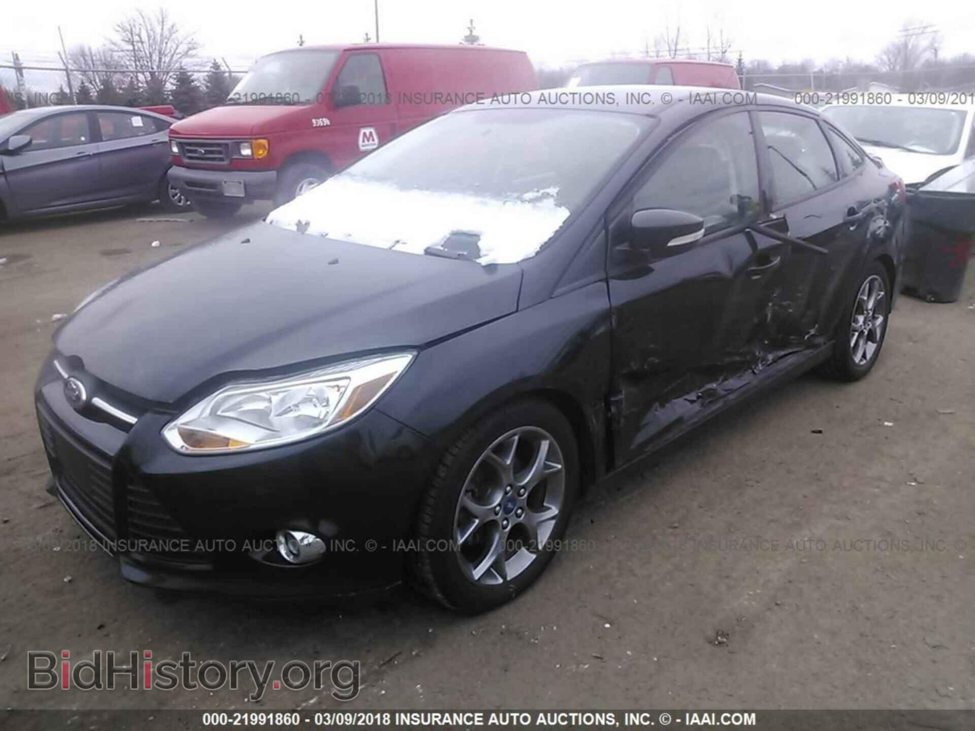 2014 Ford Focus - VIN: 1FADP3F22EL207458 - Photo 2