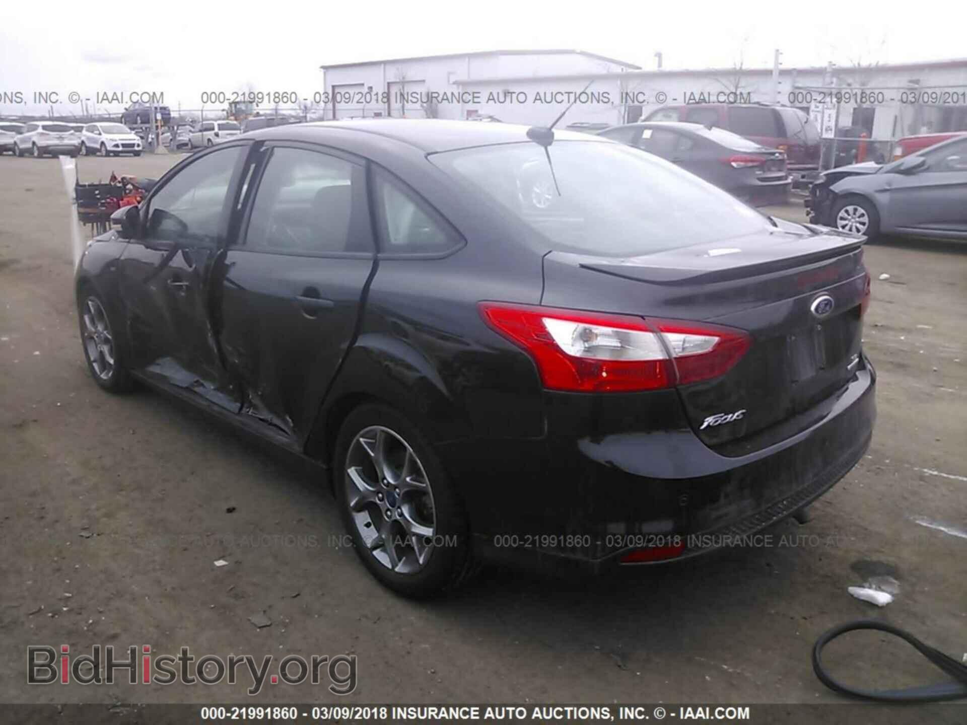 2014 Ford Focus - VIN: 1FADP3F22EL207458 - Photo 3