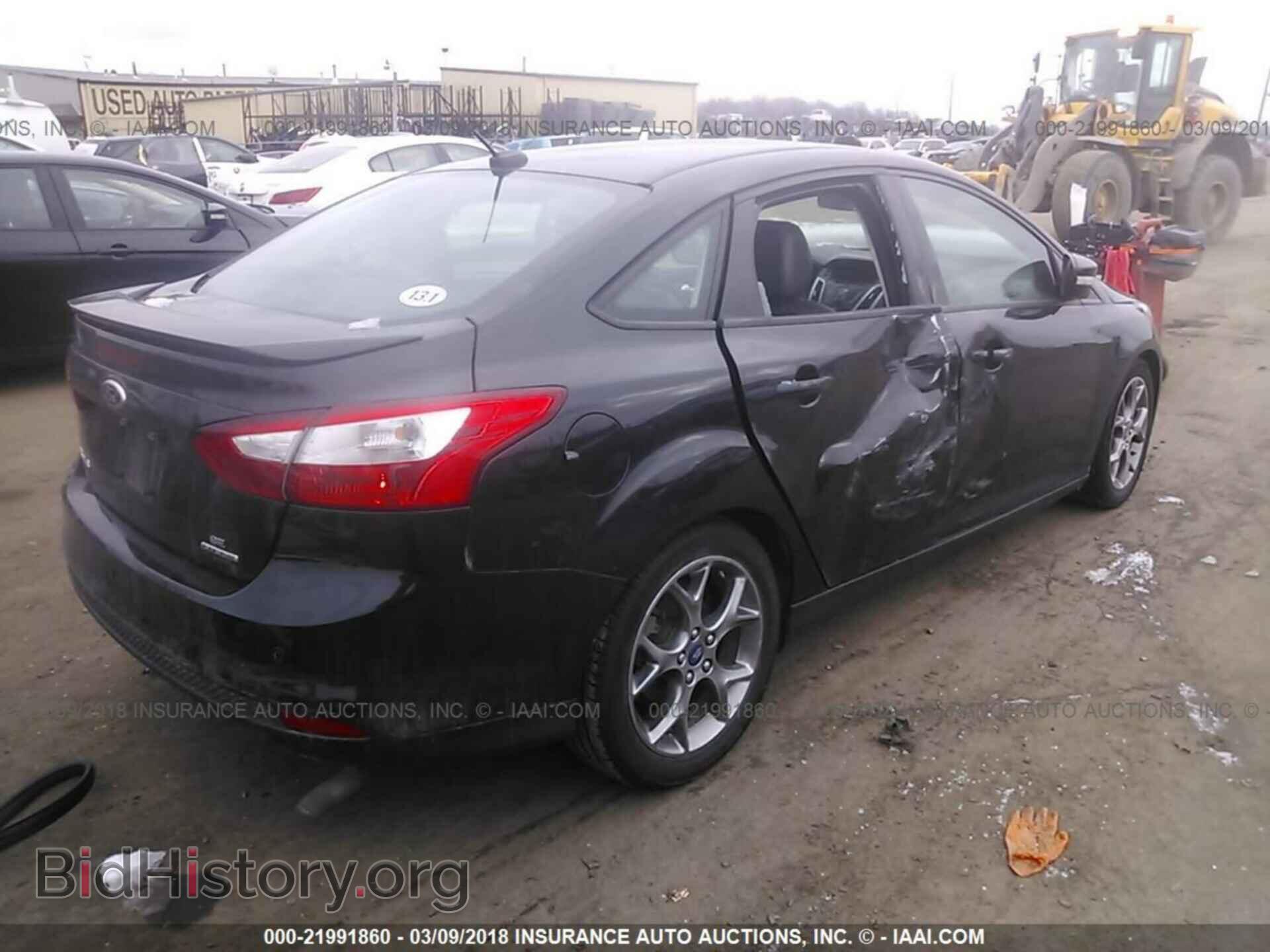 2014 Ford Focus - VIN: 1FADP3F22EL207458 - Photo 4