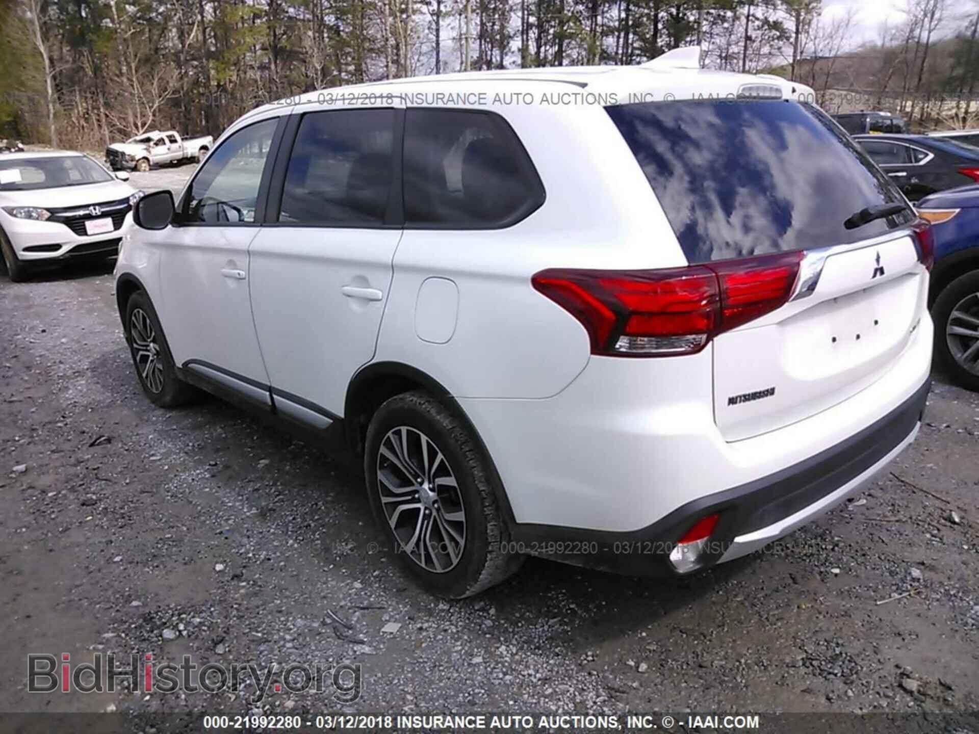 2017 Mitsubishi Outlander - VIN: JA4AD2A32HZ021267 - Фото 3