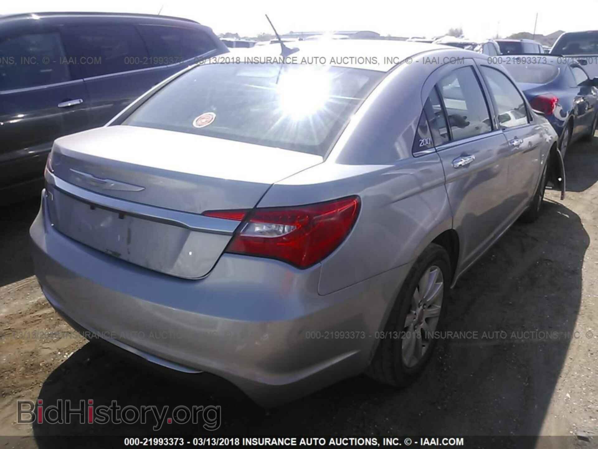 2013 Chrysler 200 - VIN: 1C3CCBCG1DN527566 - Photo 4
