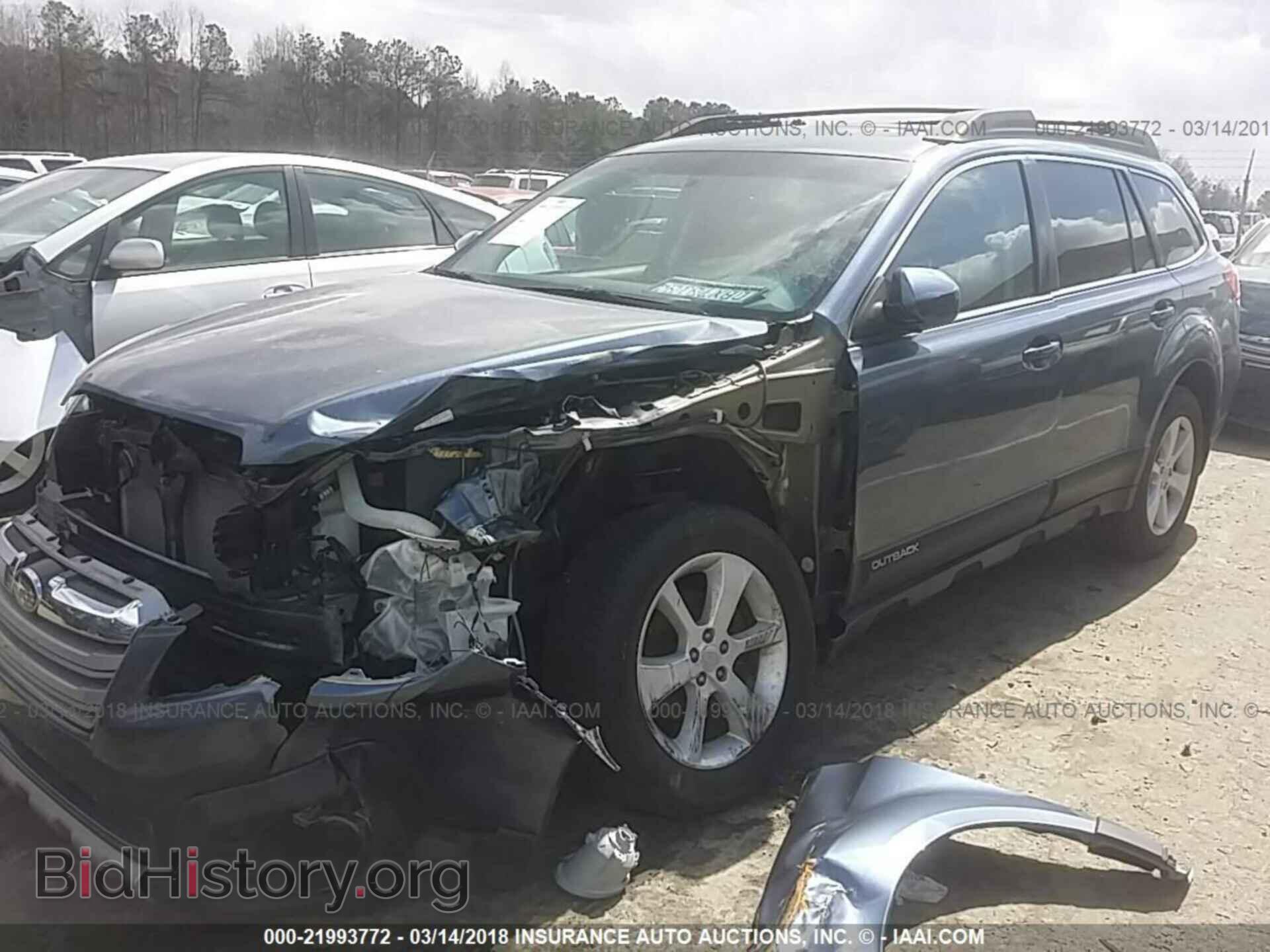 2014 Subaru Outback - VIN: 4S4BRBDC5E3326649 - Photo 2