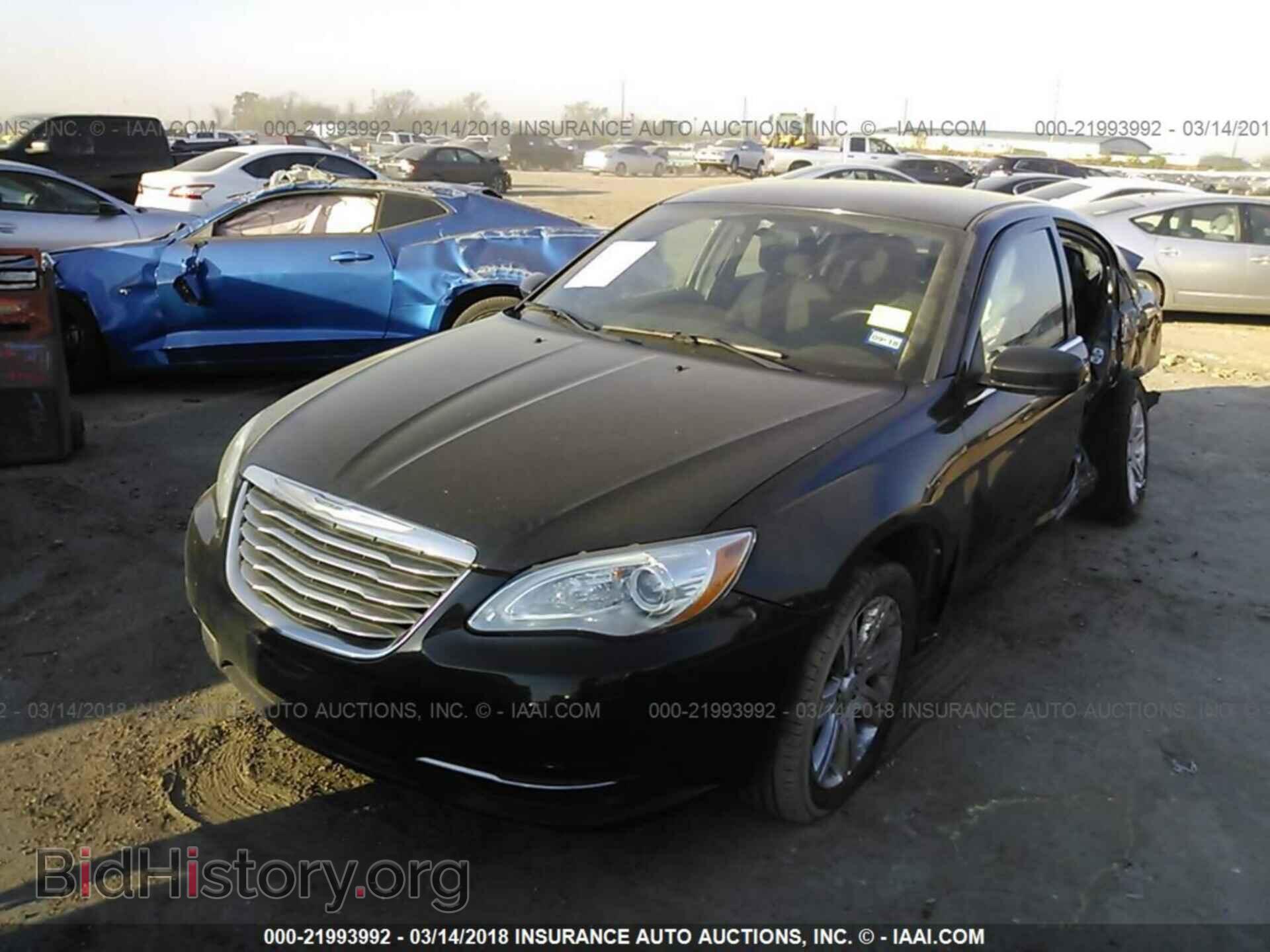 2013 Chrysler 200 - VIN: 1C3CCBBB8DN695436 - Photo 2