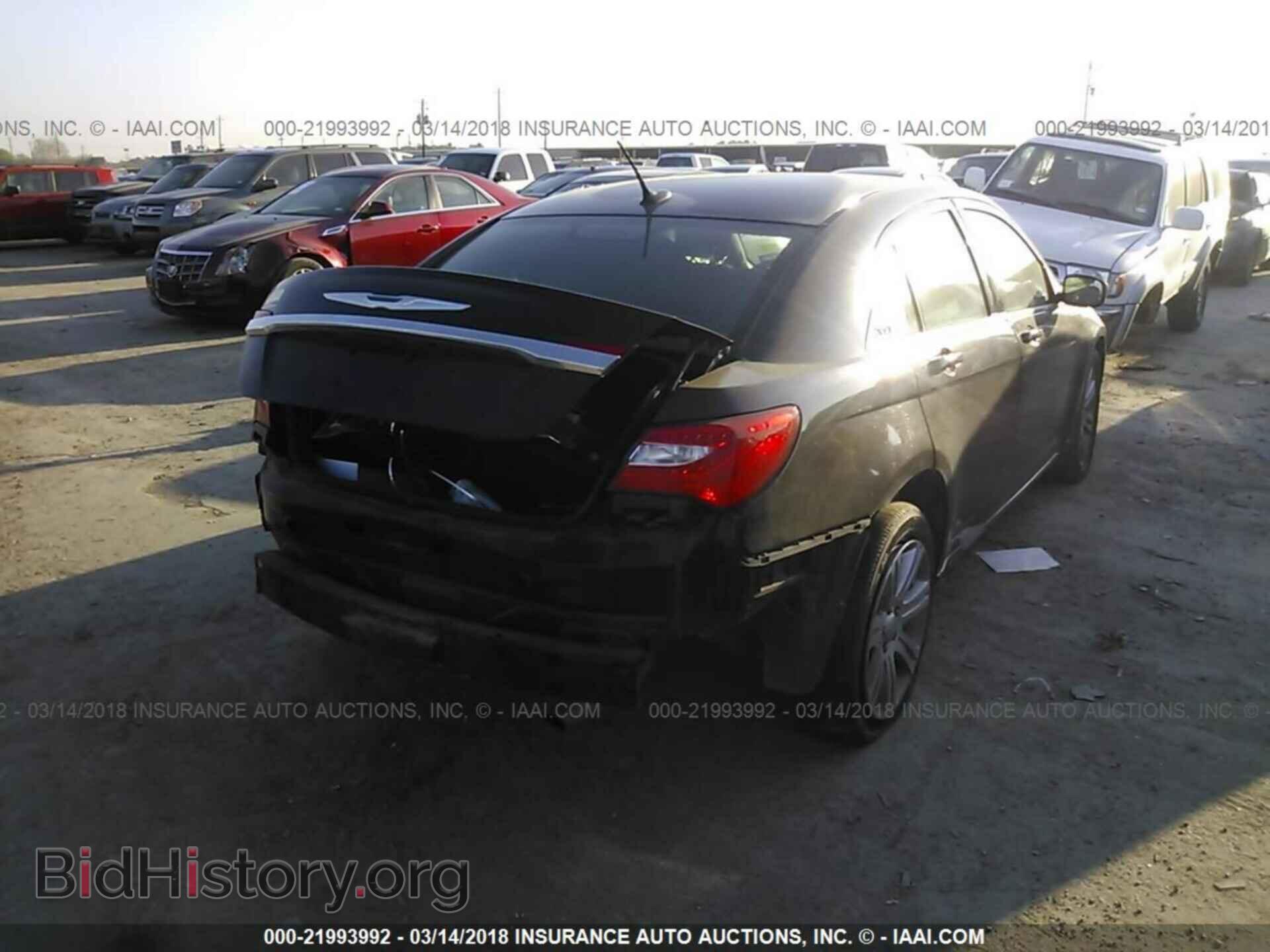 2013 Chrysler 200 - VIN: 1C3CCBBB8DN695436 - Photo 4