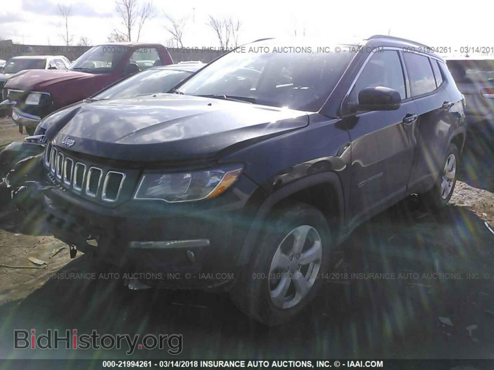2018 Jeep Compass - VIN: 3C4NJDBBXJT143003 - Photo 2