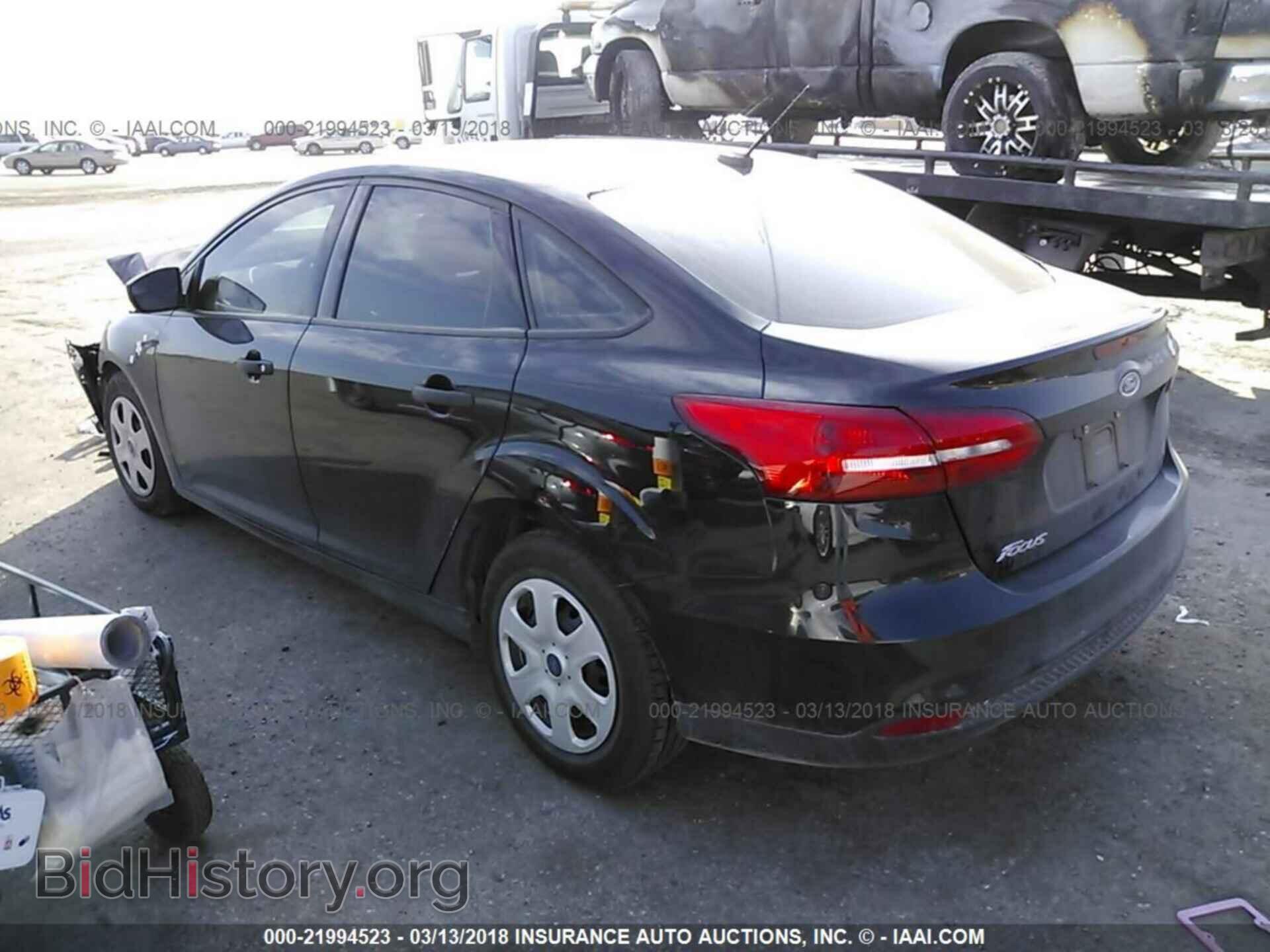2017 Ford Focus - VIN: 1FADP3E22HL290010 - Photo 3