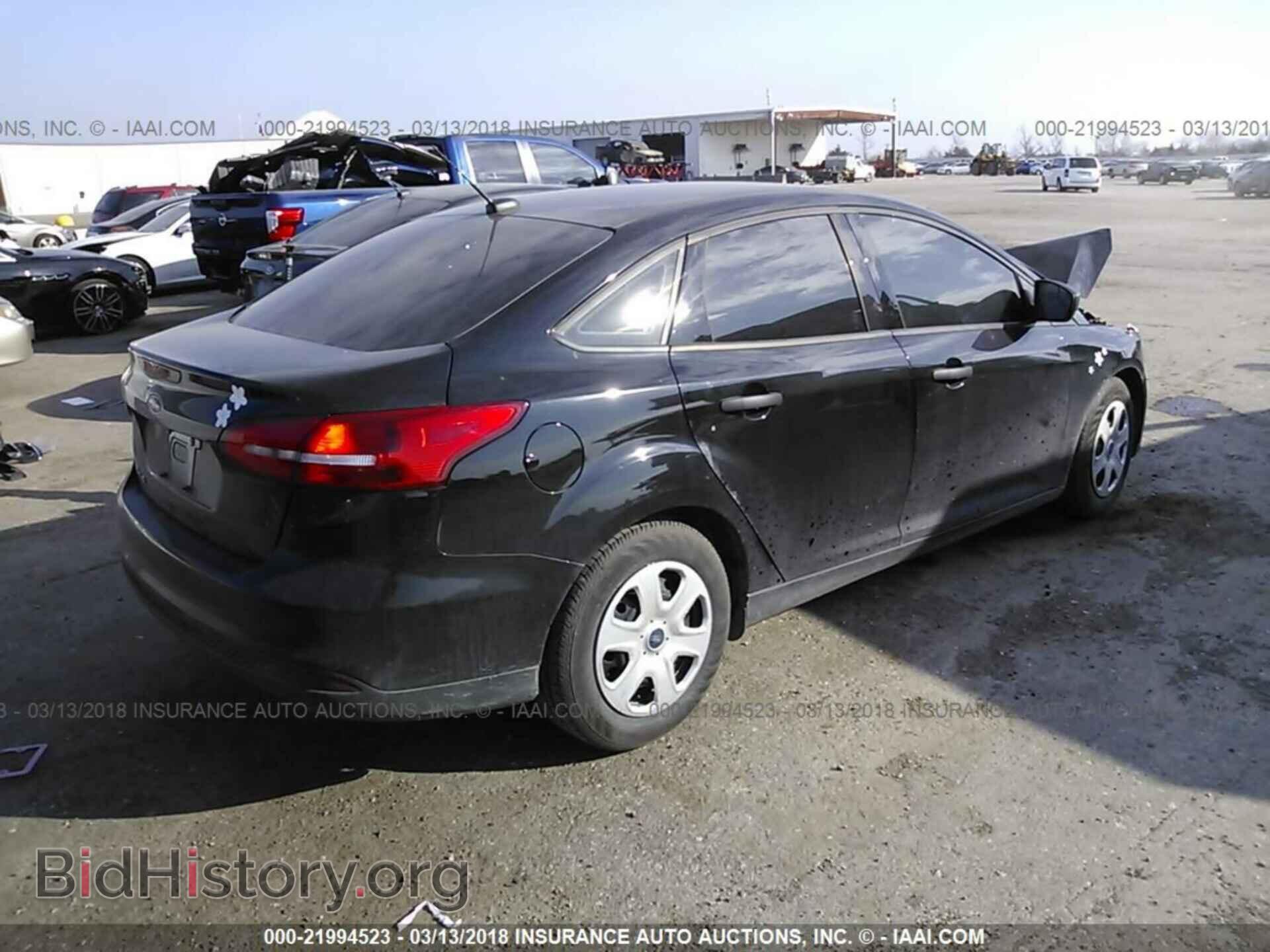 2017 Ford Focus - VIN: 1FADP3E22HL290010 - Photo 4
