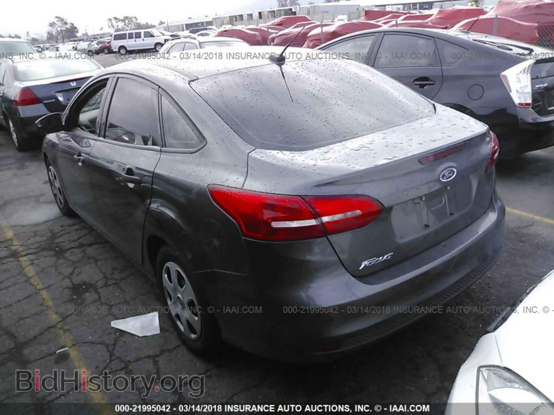 2016 Ford Focus - VIN: 1FADP3E25GL275953 - Photo 3