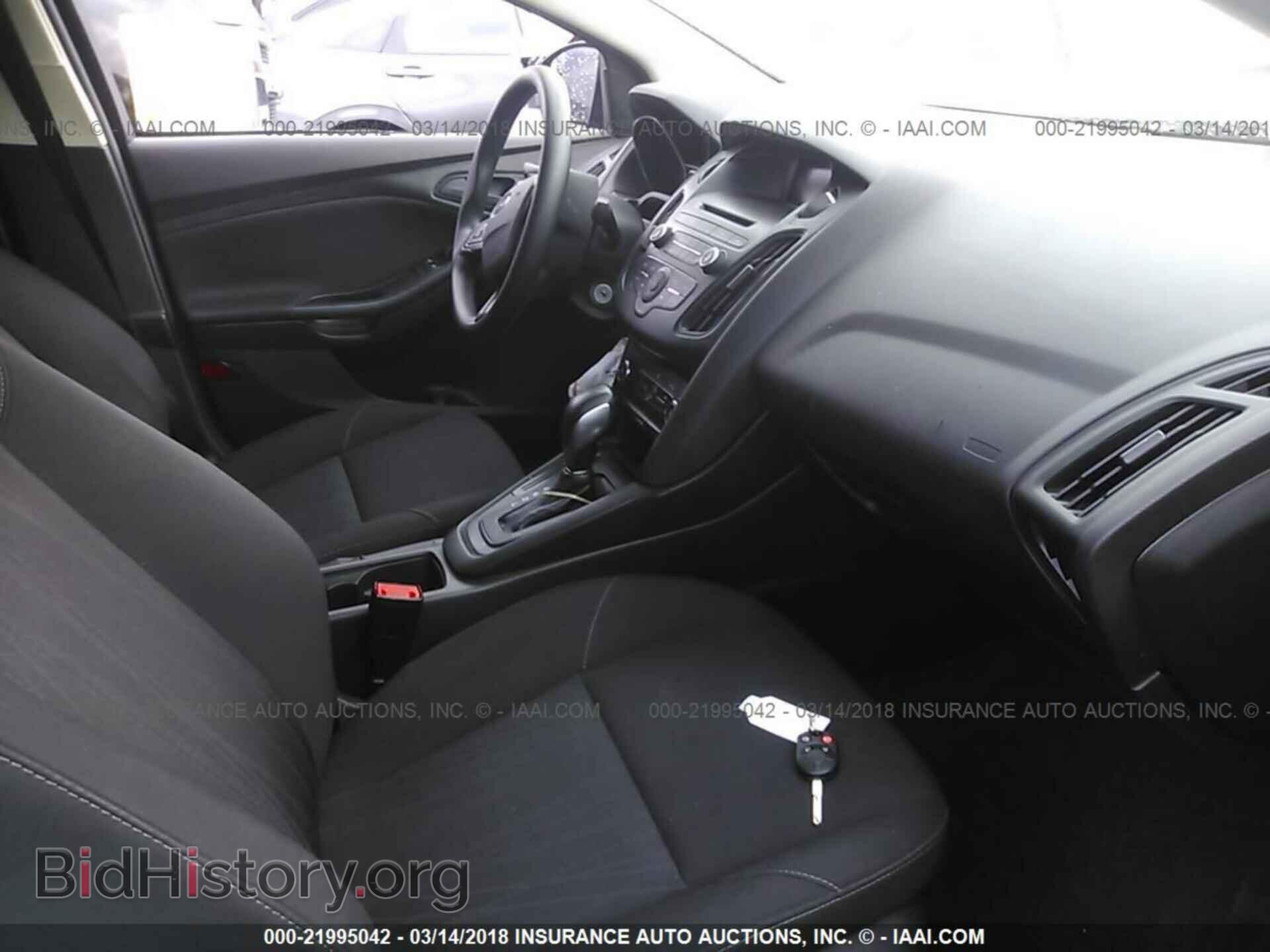 2016 Ford Focus - VIN: 1FADP3E25GL275953 - Photo 5