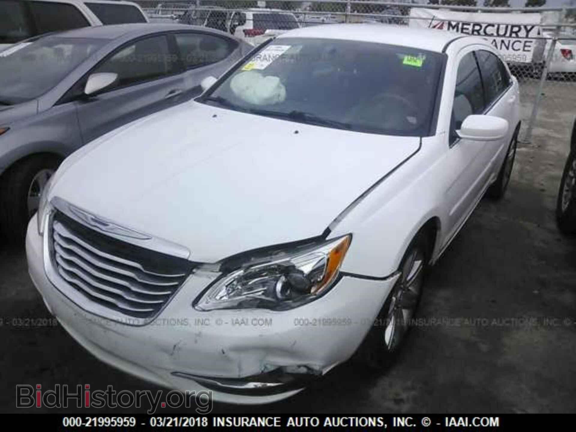 2013 Chrysler 200 - VIN: 1C3CCBBBXDN714746 - Фото 2