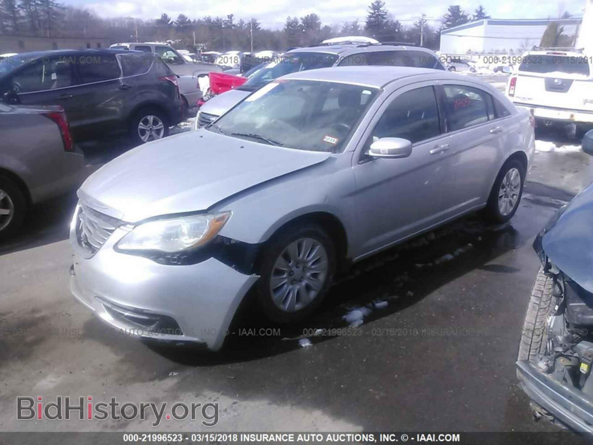 2012 Chrysler 200 - VIN: 1C3CCBAB0CN320415 - Photo 2