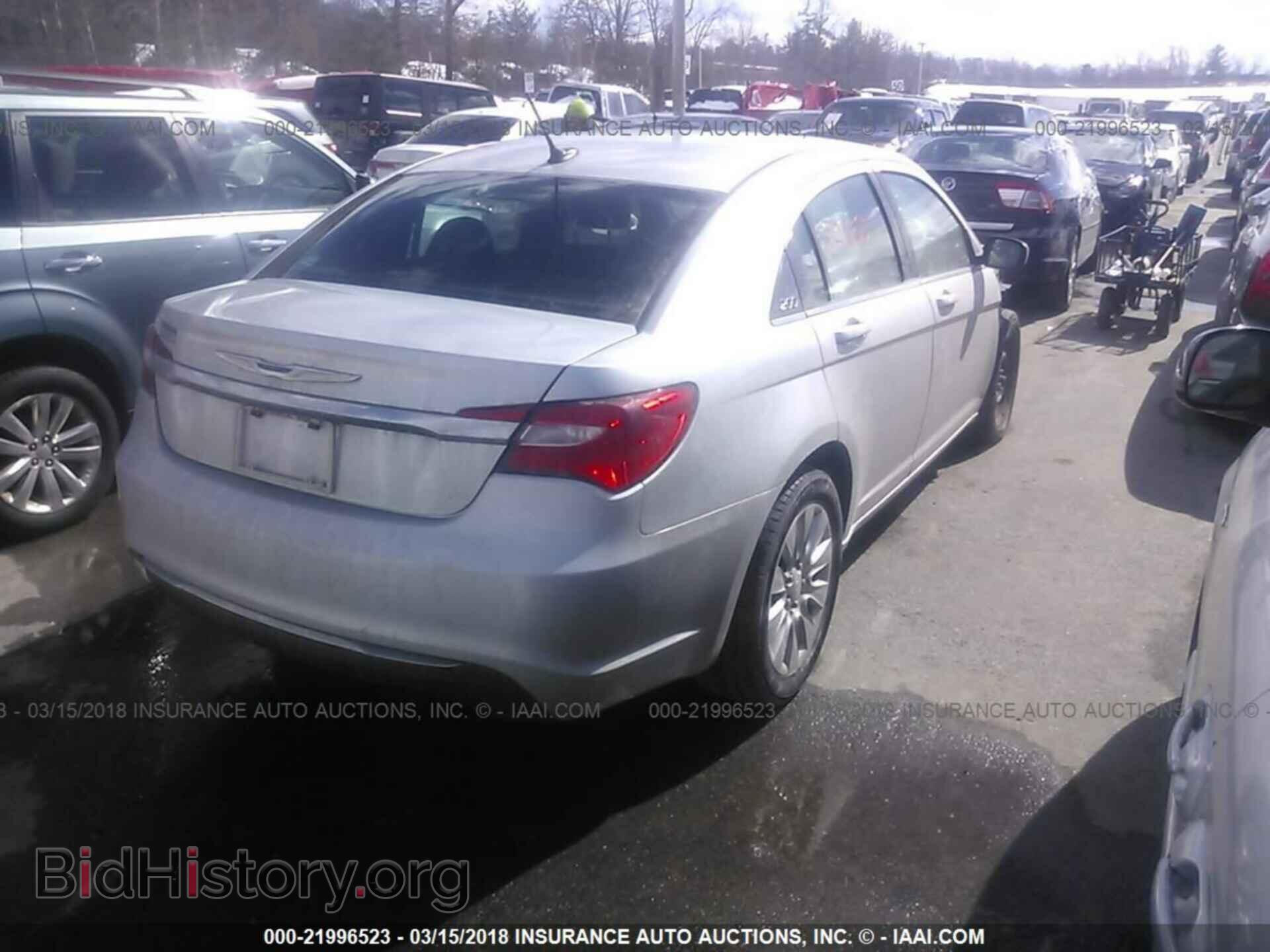 2012 Chrysler 200 - VIN: 1C3CCBAB0CN320415 - Photo 4