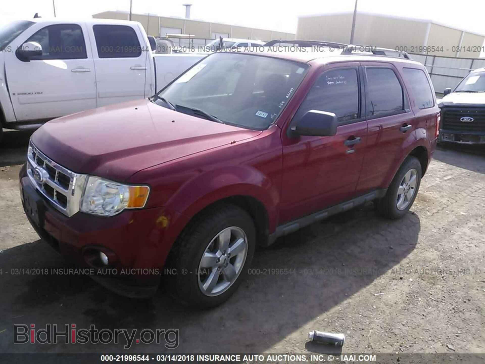 2011 Ford Escape - VIN: 1FMCU0DG1BKA61840 - Photo 2