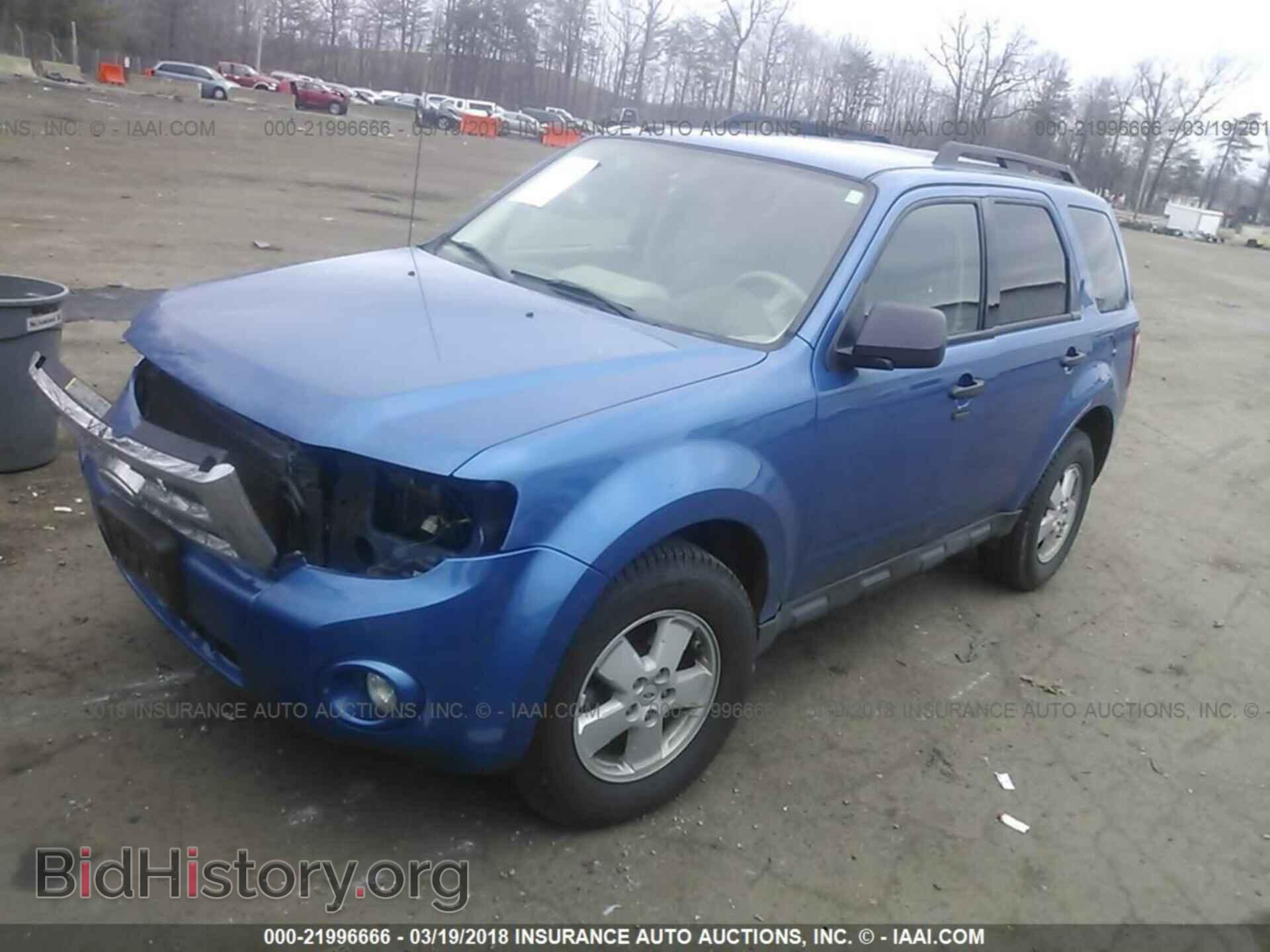 2012 Ford Escape - VIN: 1FMCU9DG6CKC76457 - Photo 2