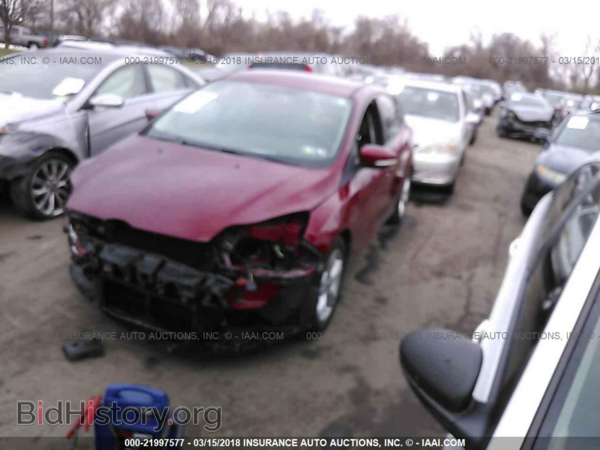 2014 Ford Focus - VIN: 1FADP3K28EL318943 - Photo 2