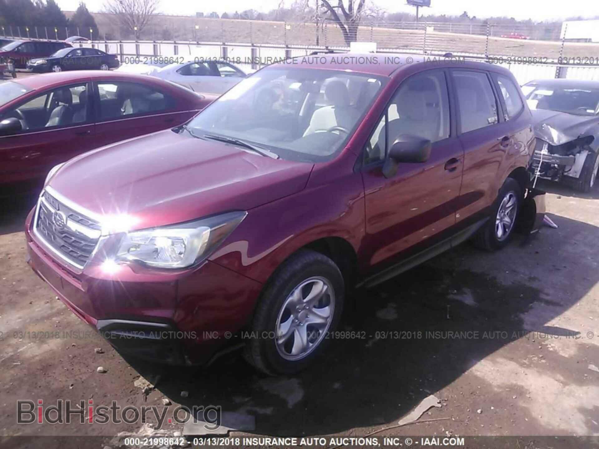 2017 Subaru Forester - VIN: JF2SJAAC2HH544812 - Фото 2