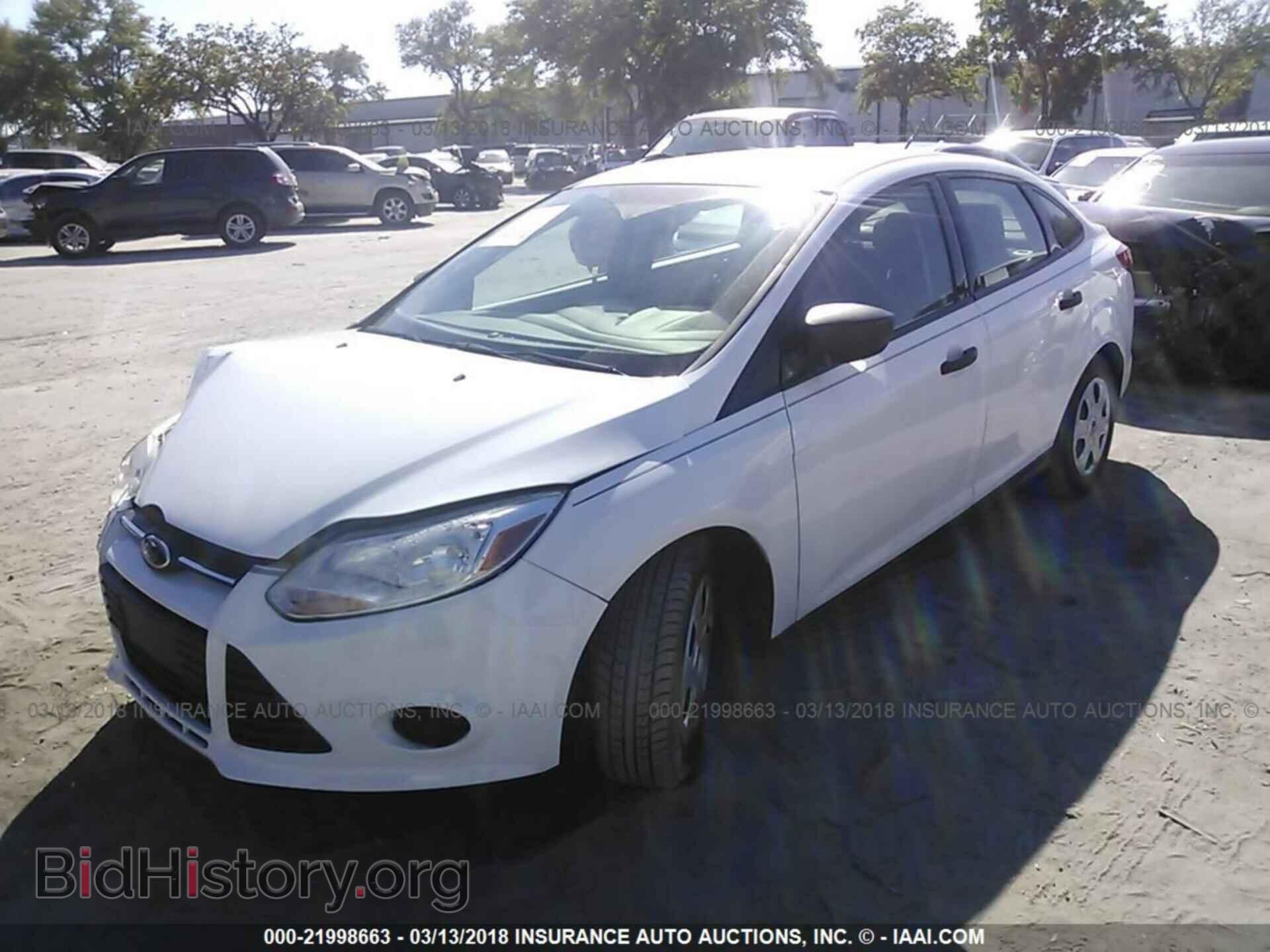 2013 Ford Focus - VIN: 1FADP3E27DL369747 - Photo 2