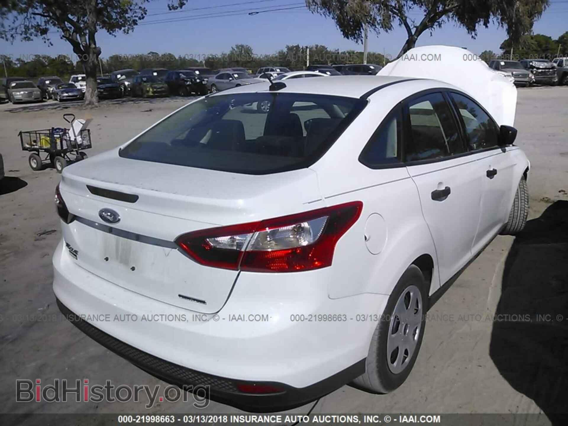 2013 Ford Focus - VIN: 1FADP3E27DL369747 - Photo 4