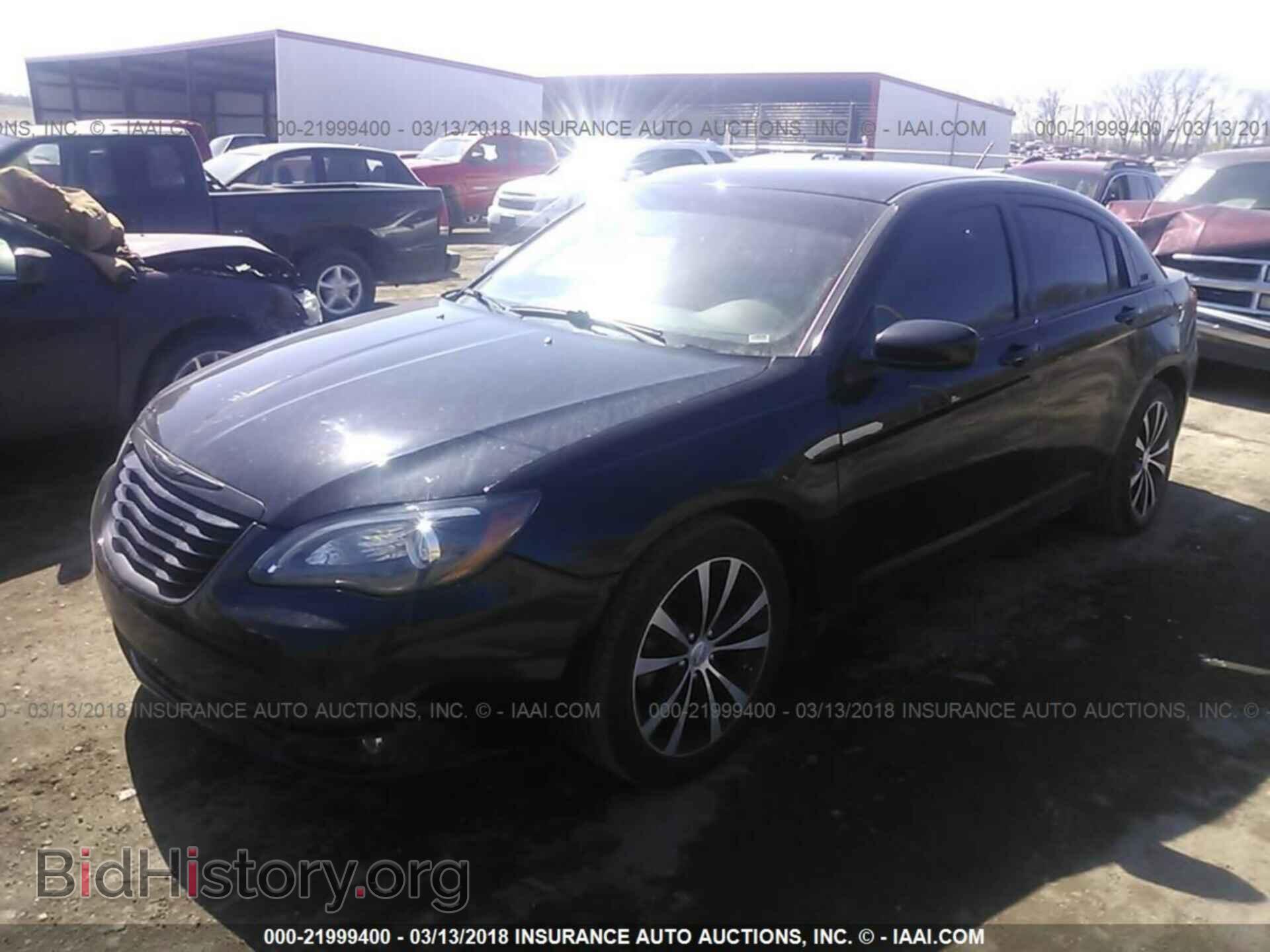 2013 Chrysler 200 - VIN: 1C3CCBCG2DN525809 - Фото 2