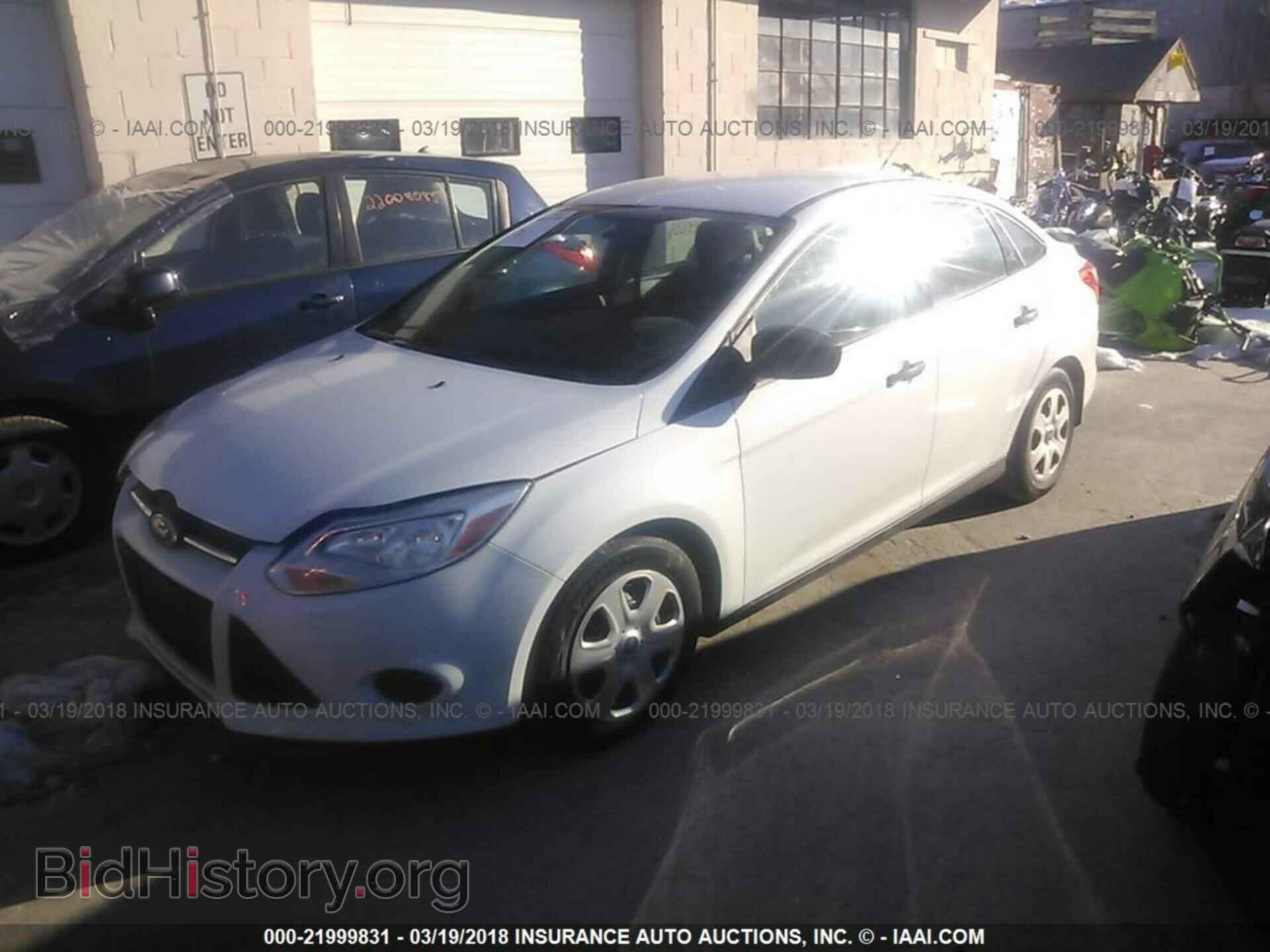 2014 Ford Focus - VIN: 1FADP3E25EL257319 - Photo 2