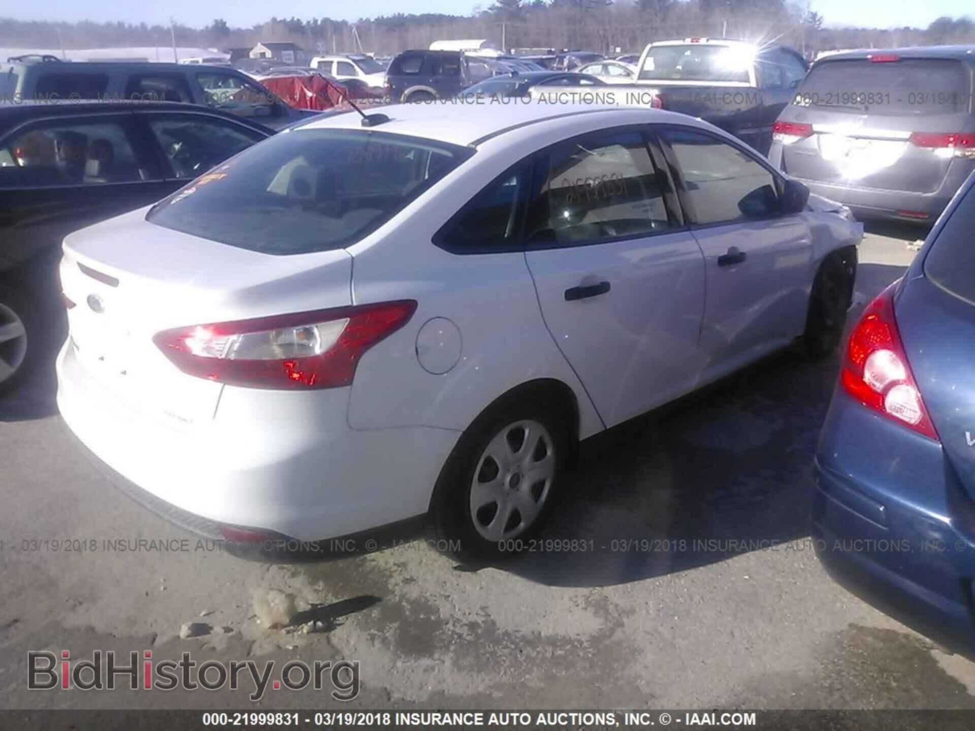 2014 Ford Focus - VIN: 1FADP3E25EL257319 - Photo 4