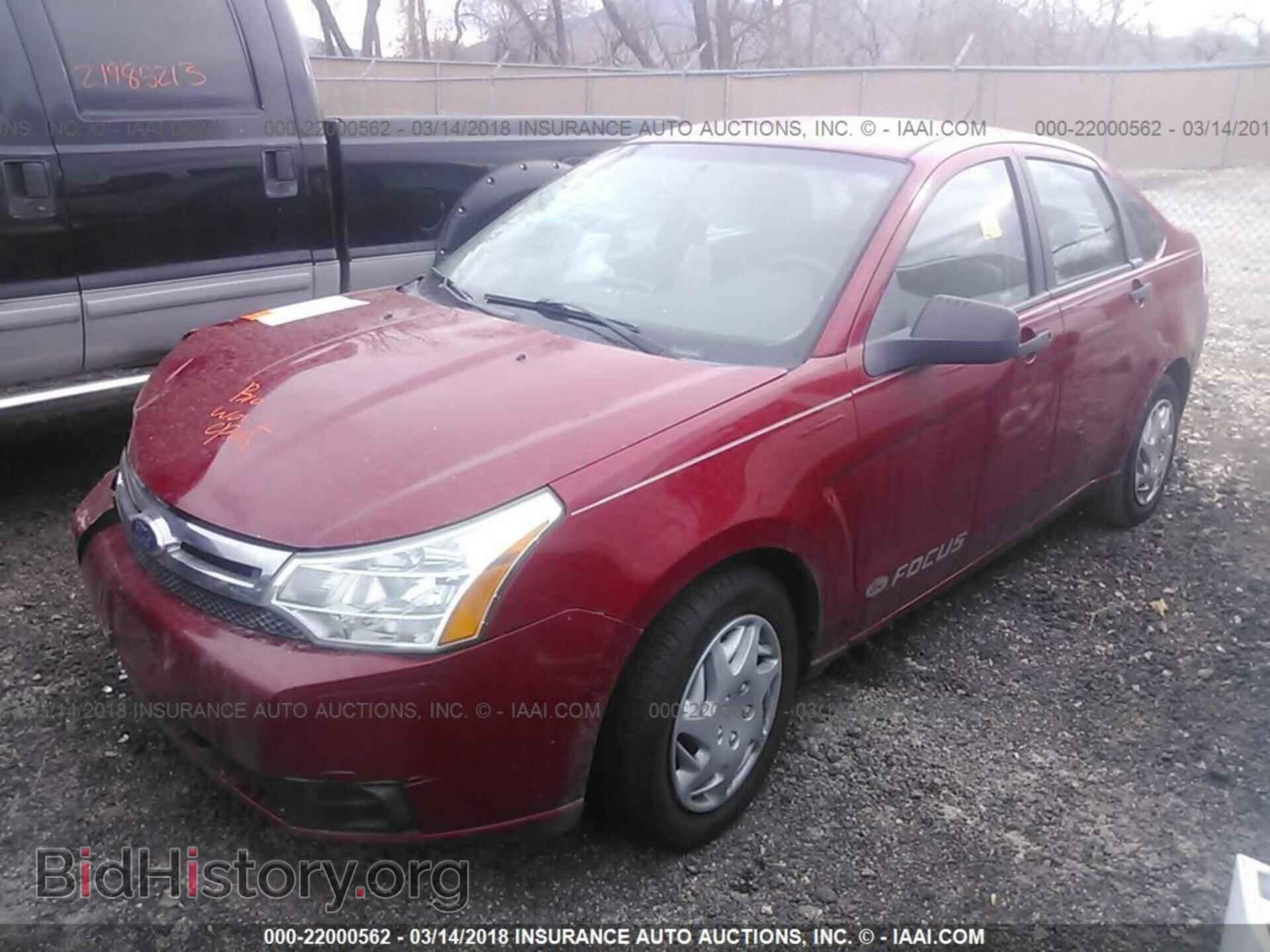 2011 Ford Focus - VIN: 1FAHP3EN1BW149060 - Фото 2