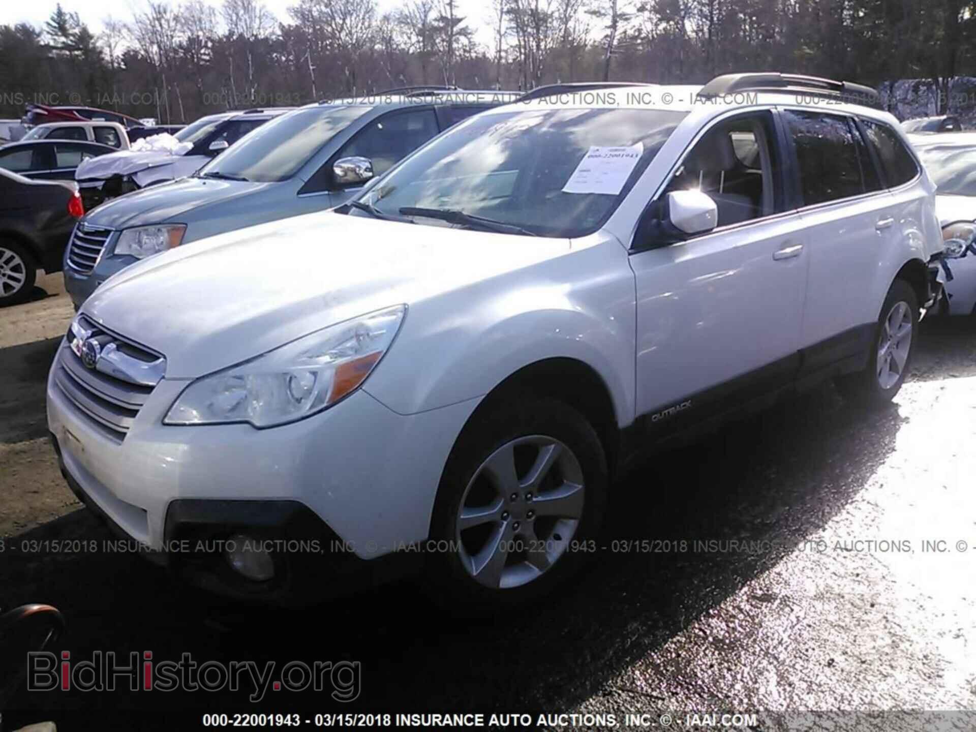 2014 Subaru Outback - VIN: 4S4BRBCC6E3307075 - Photo 2