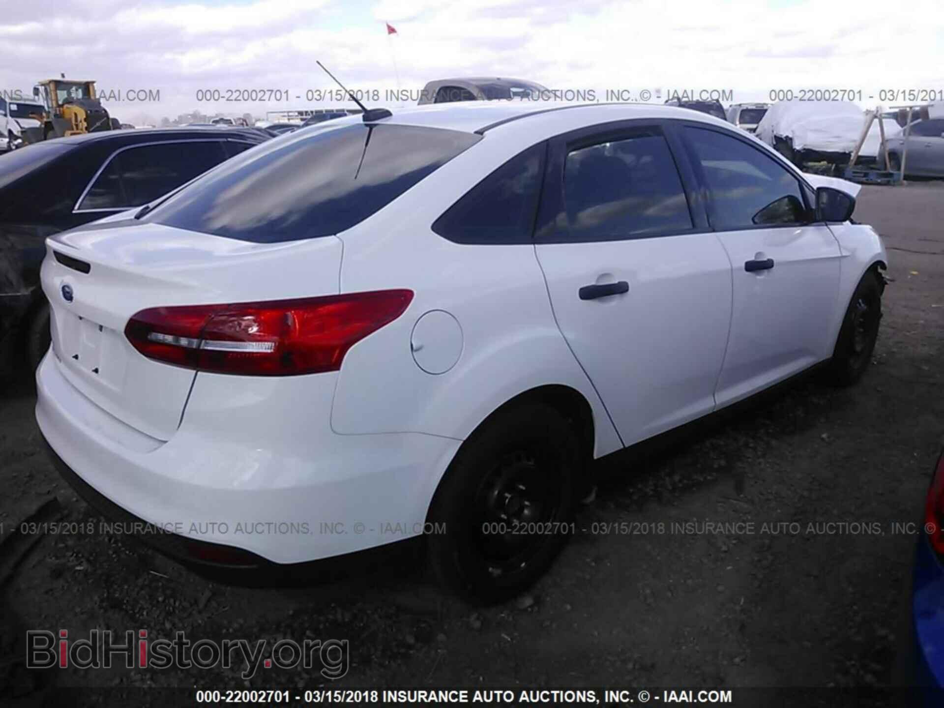 2017 Ford Focus - VIN: 1FADP3E24HL223294 - Фото 4