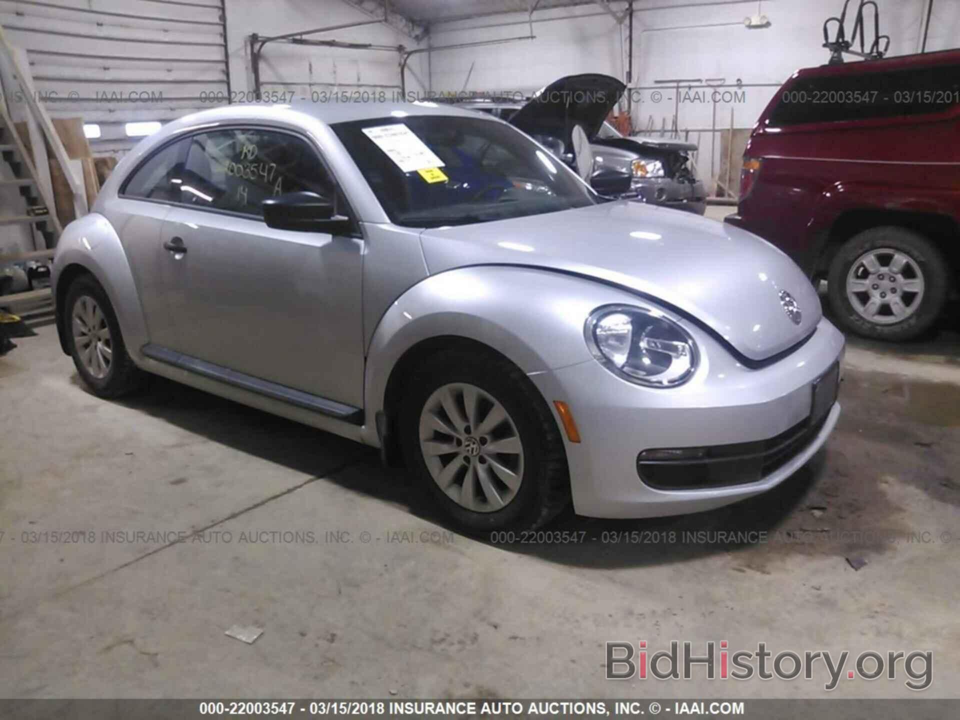 Photo 3VWF17AT6EM651904 - Volkswagen Beetle 2014