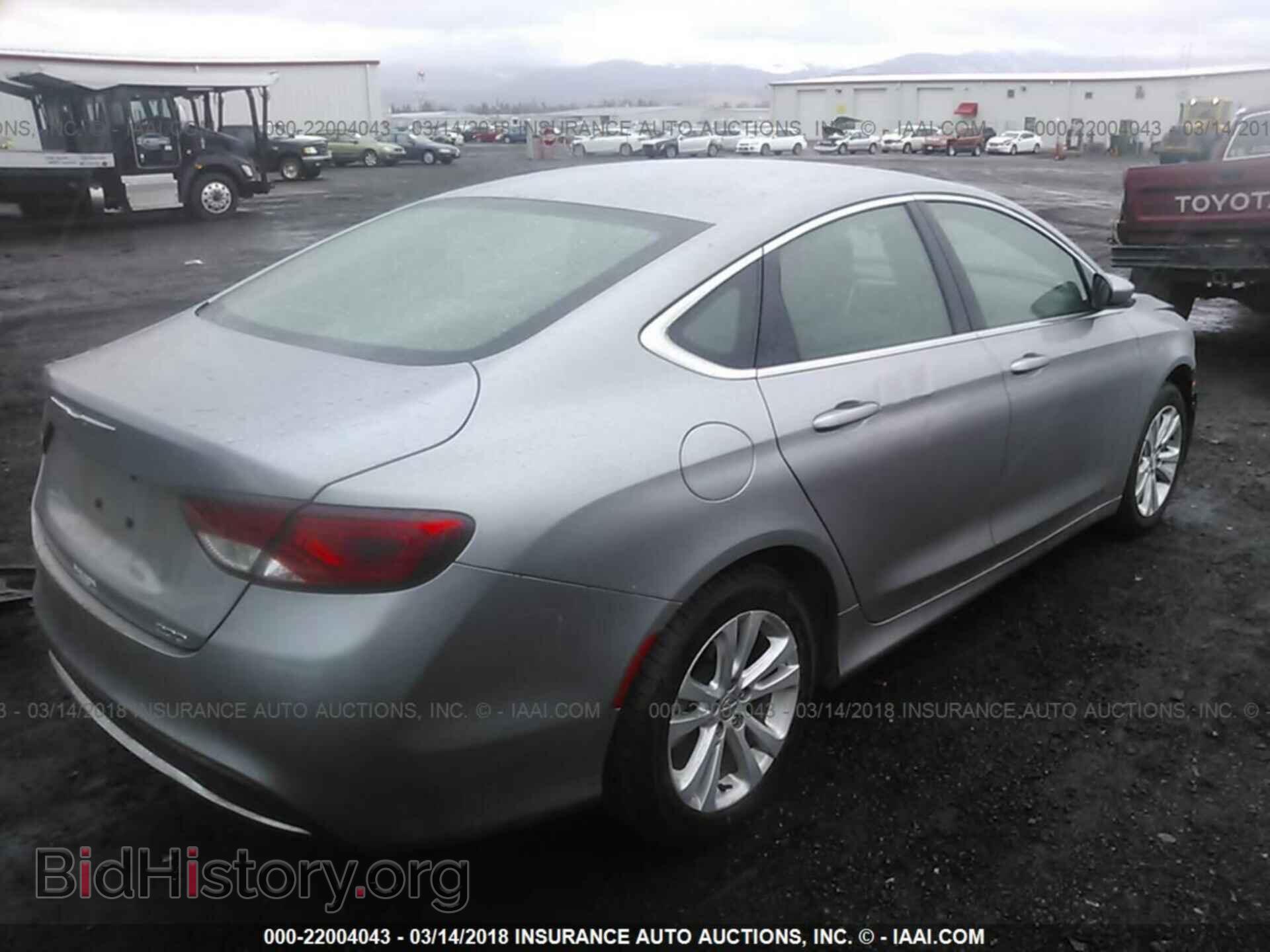 2015 Chrysler 200 - VIN: 1C3CCCAB0FN625066 - Photo 4