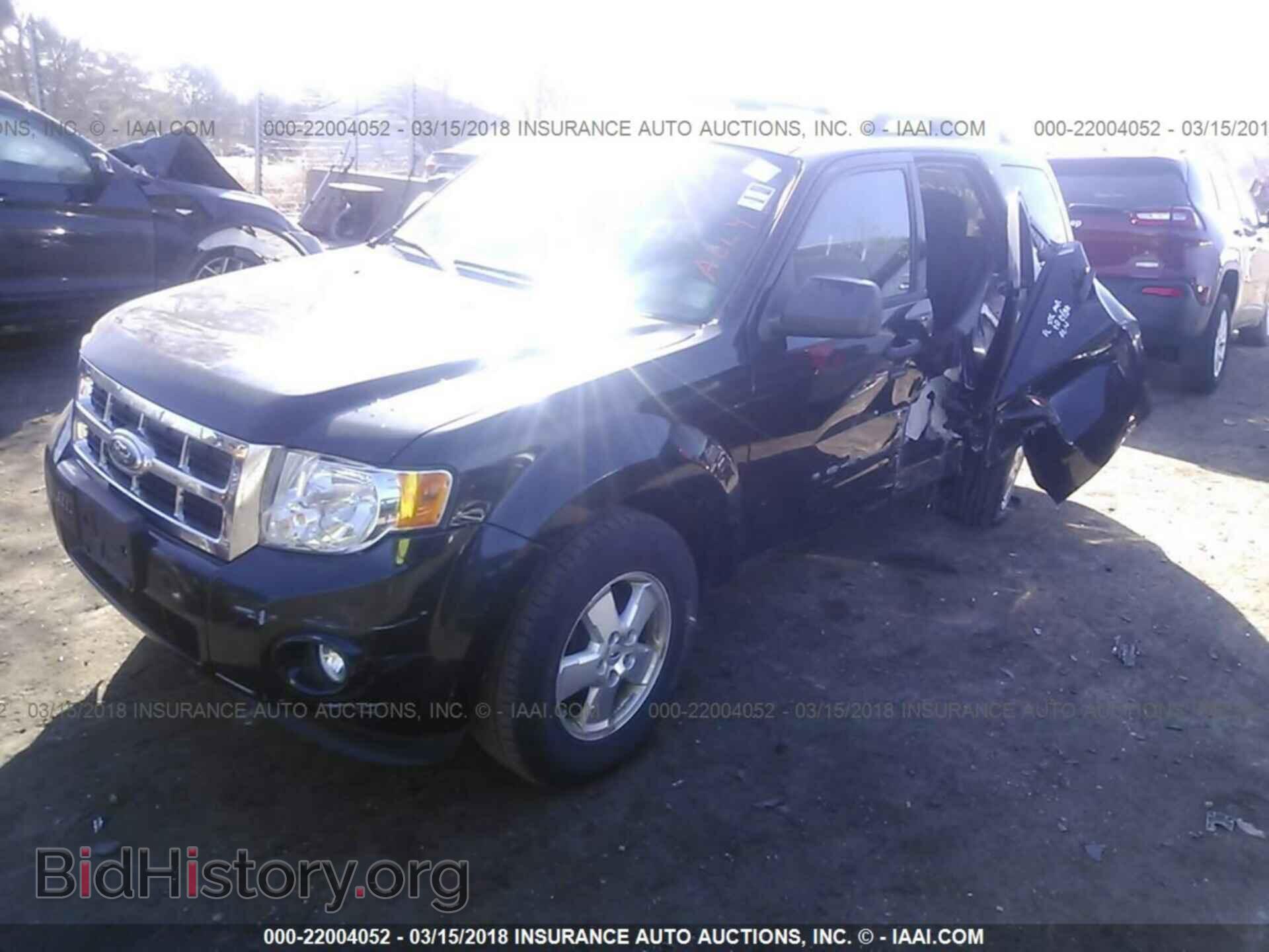 2011 Ford Escape - VIN: 1FMCU0D70BKC50236 - Фото 2